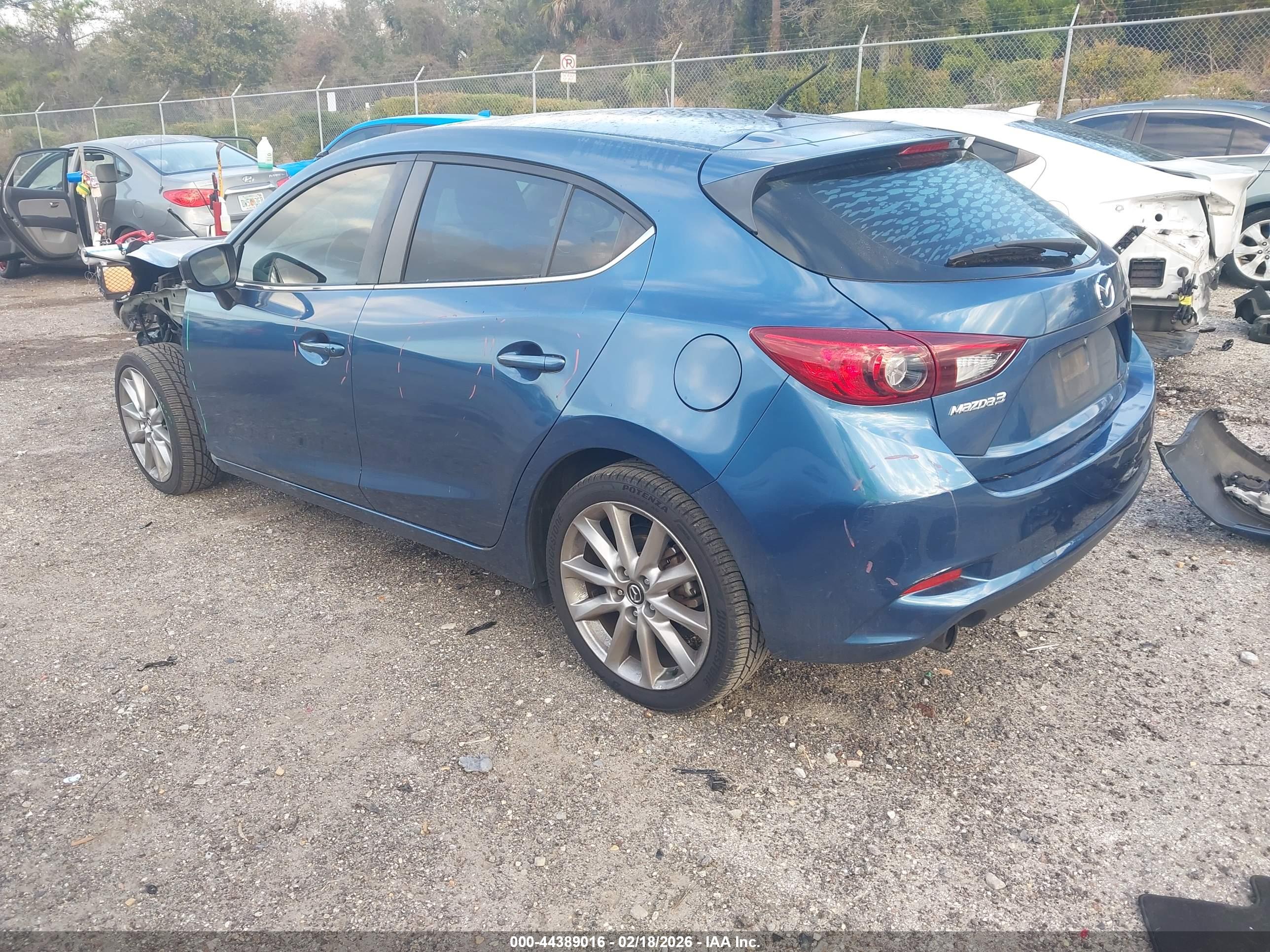 MAZDA MAZDA3 image 3