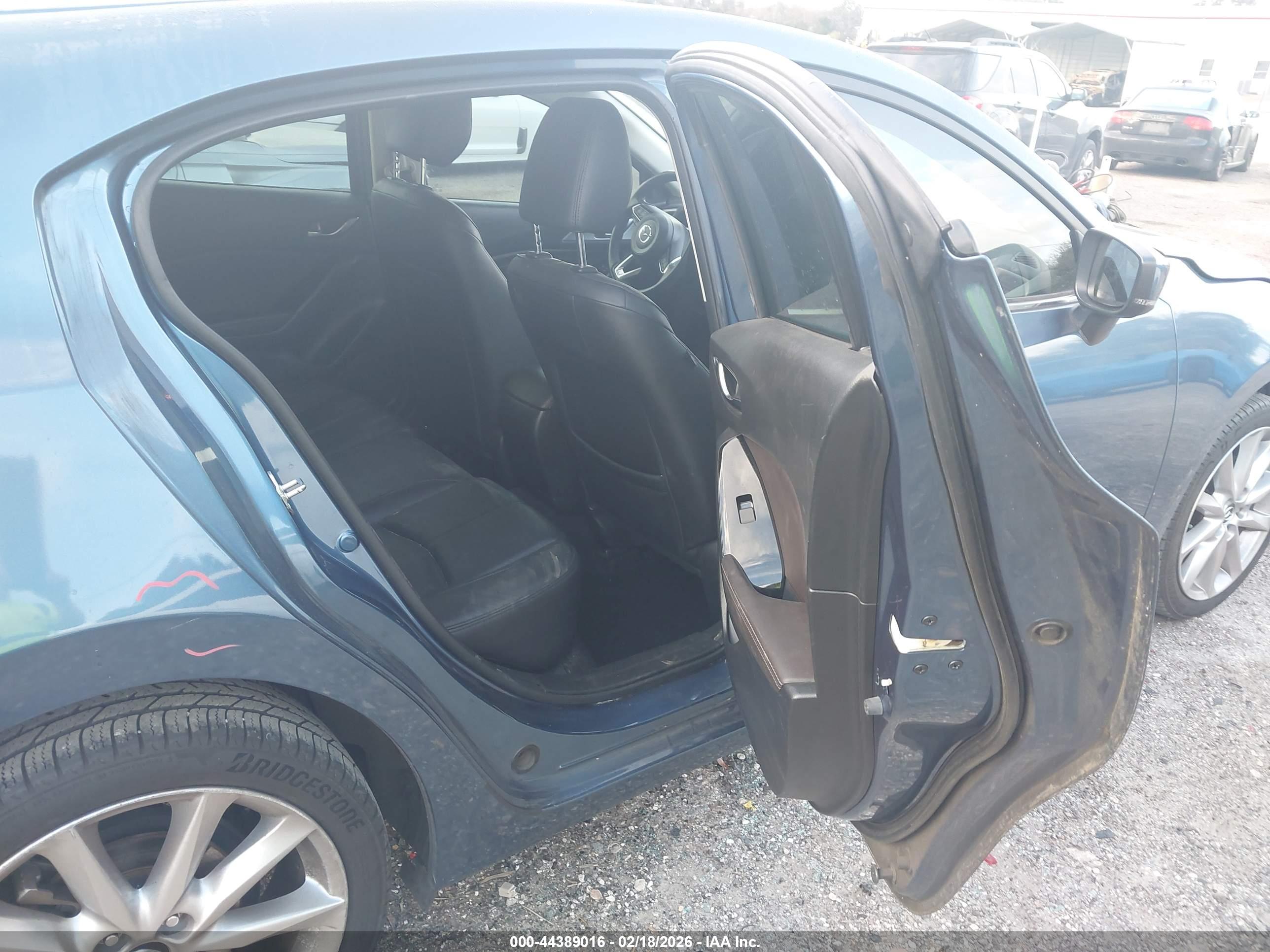 MAZDA MAZDA3 image 8