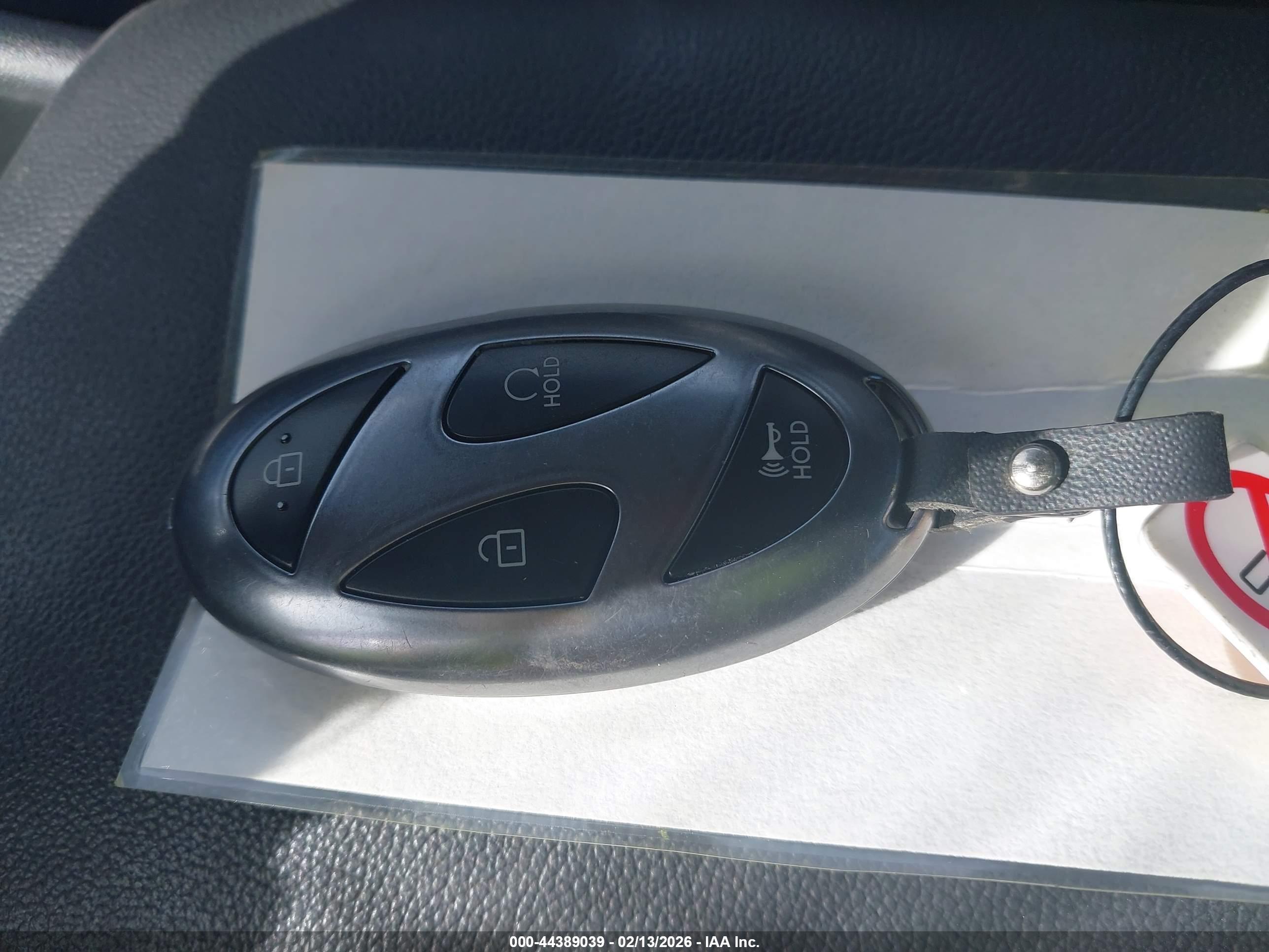 HYUNDAI ELANTRA image 11