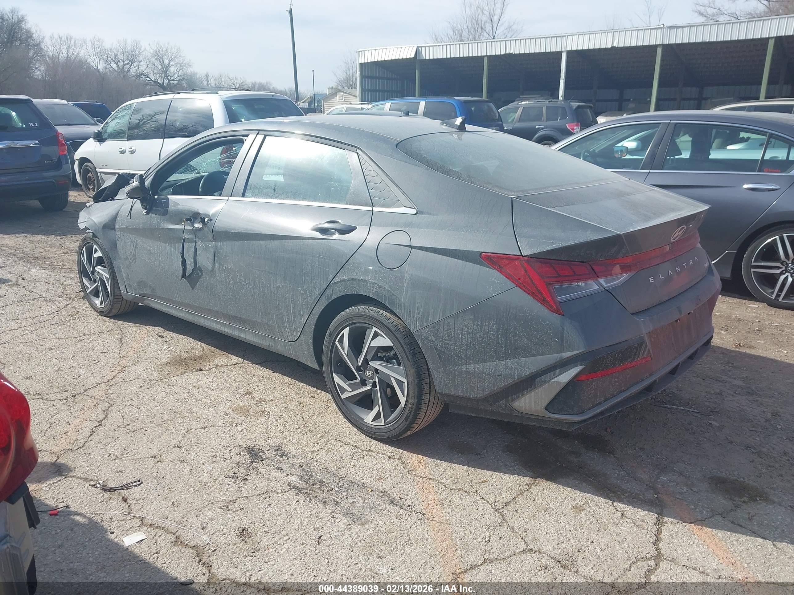 HYUNDAI ELANTRA image 3