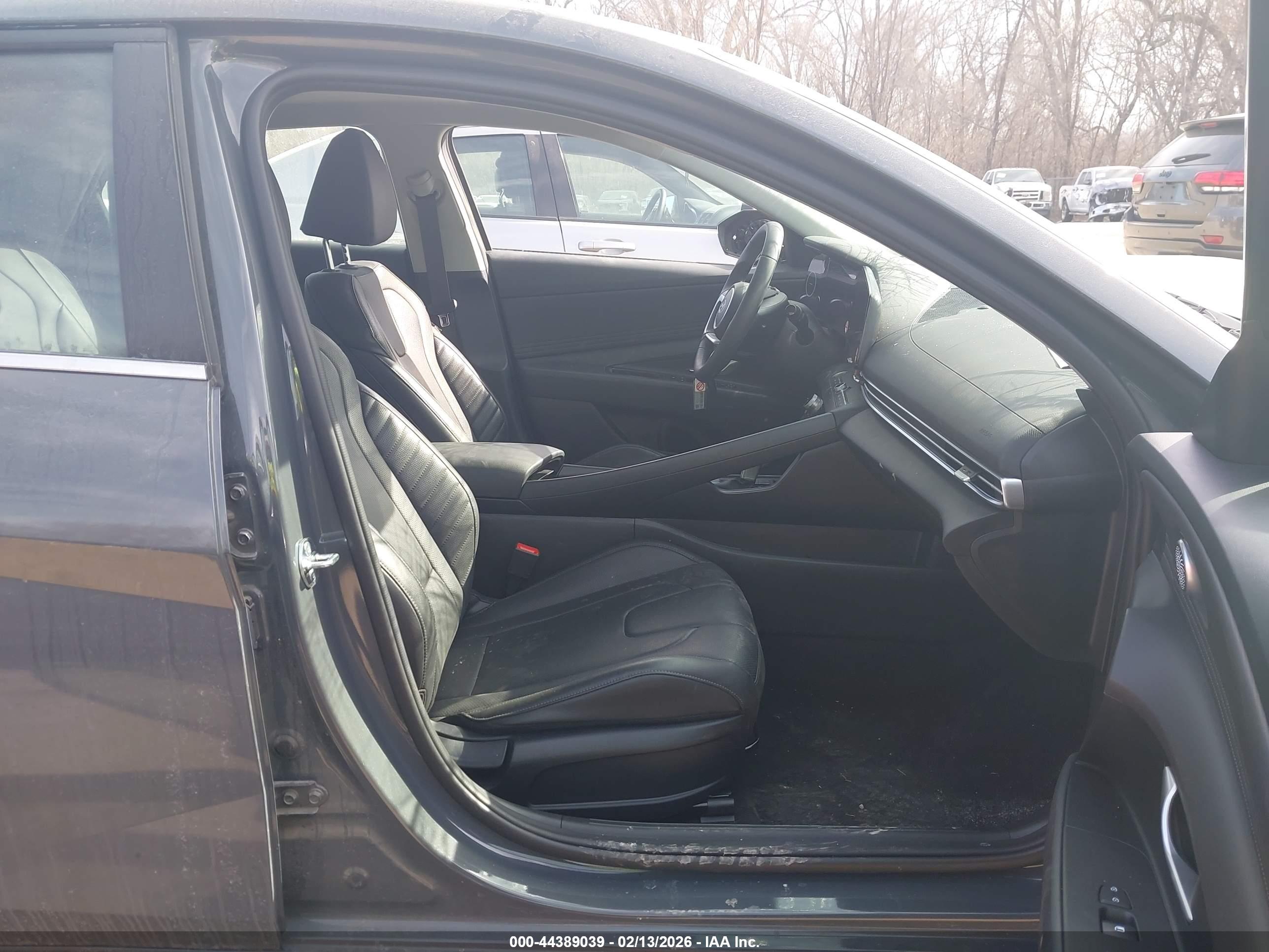 HYUNDAI ELANTRA image 5