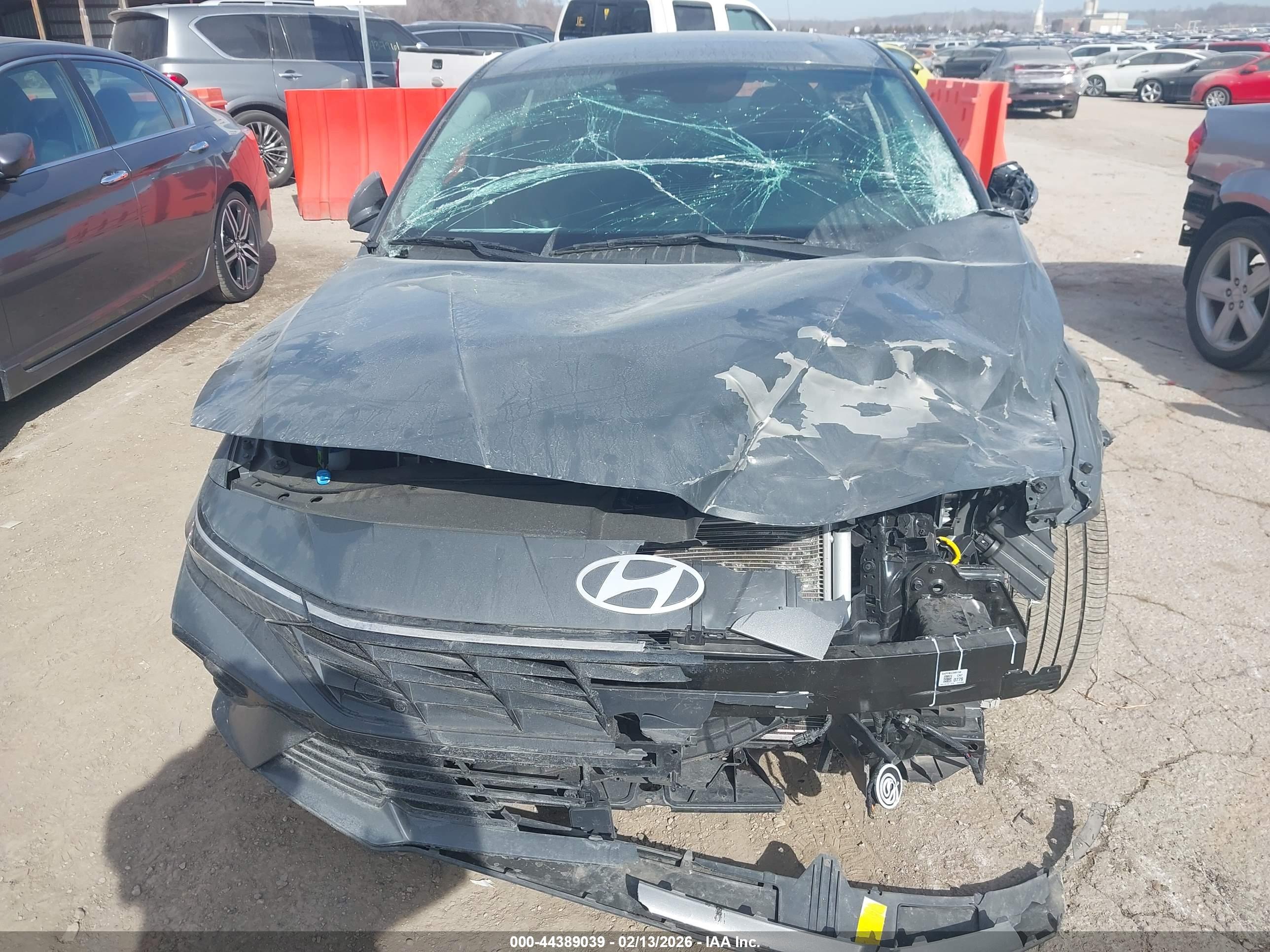 HYUNDAI ELANTRA image 6