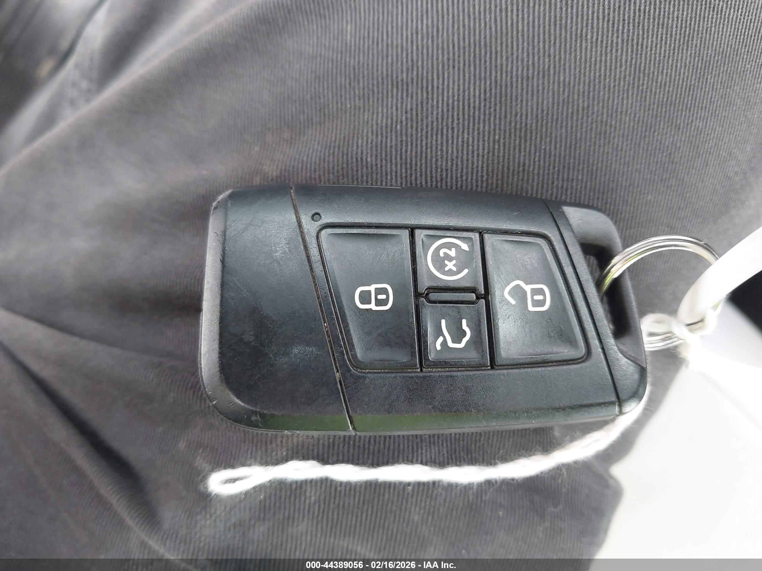 VOLKSWAGEN TAOS image 11