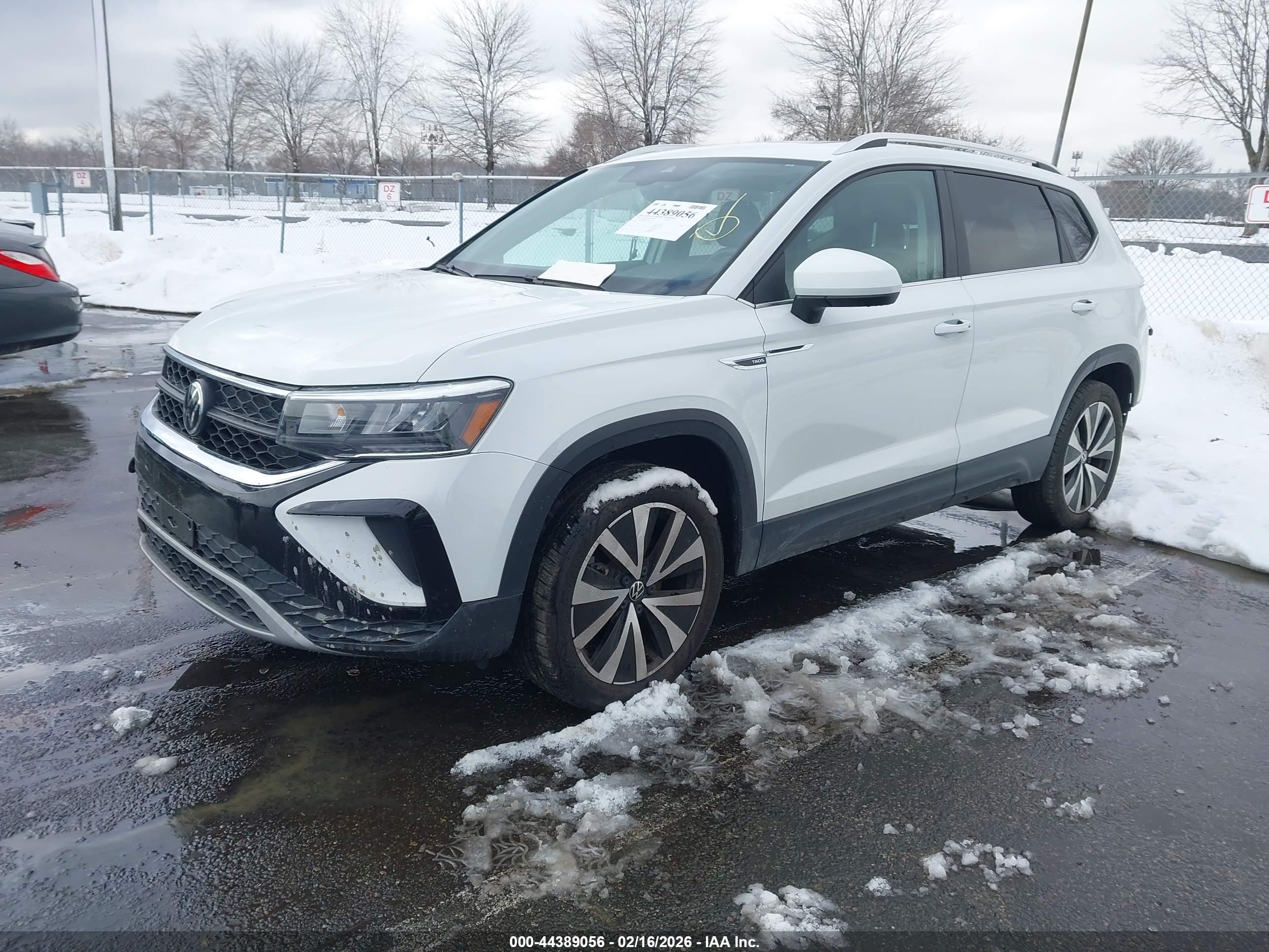 VOLKSWAGEN TAOS image 2