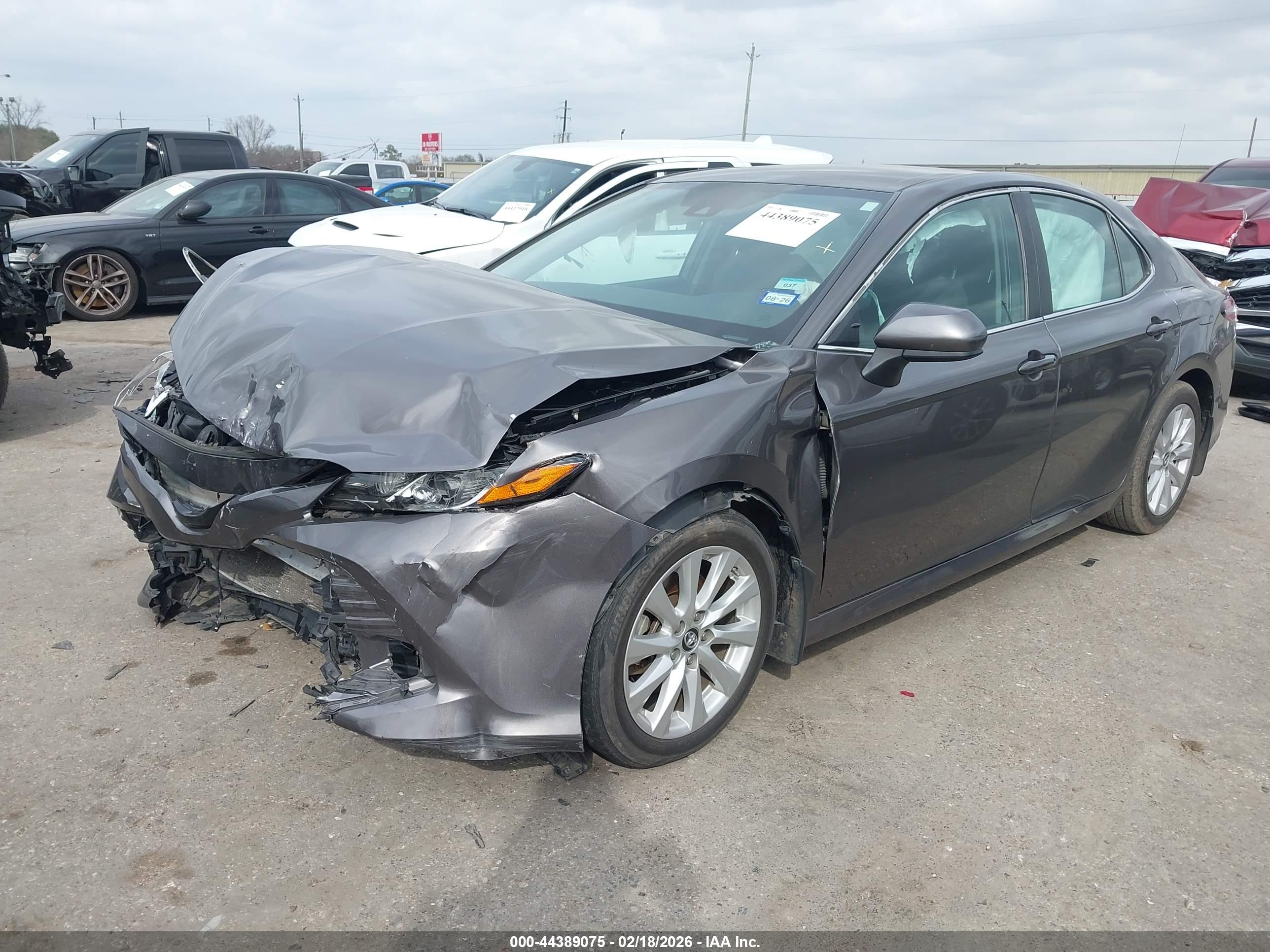 TOYOTA CAMRY image 2