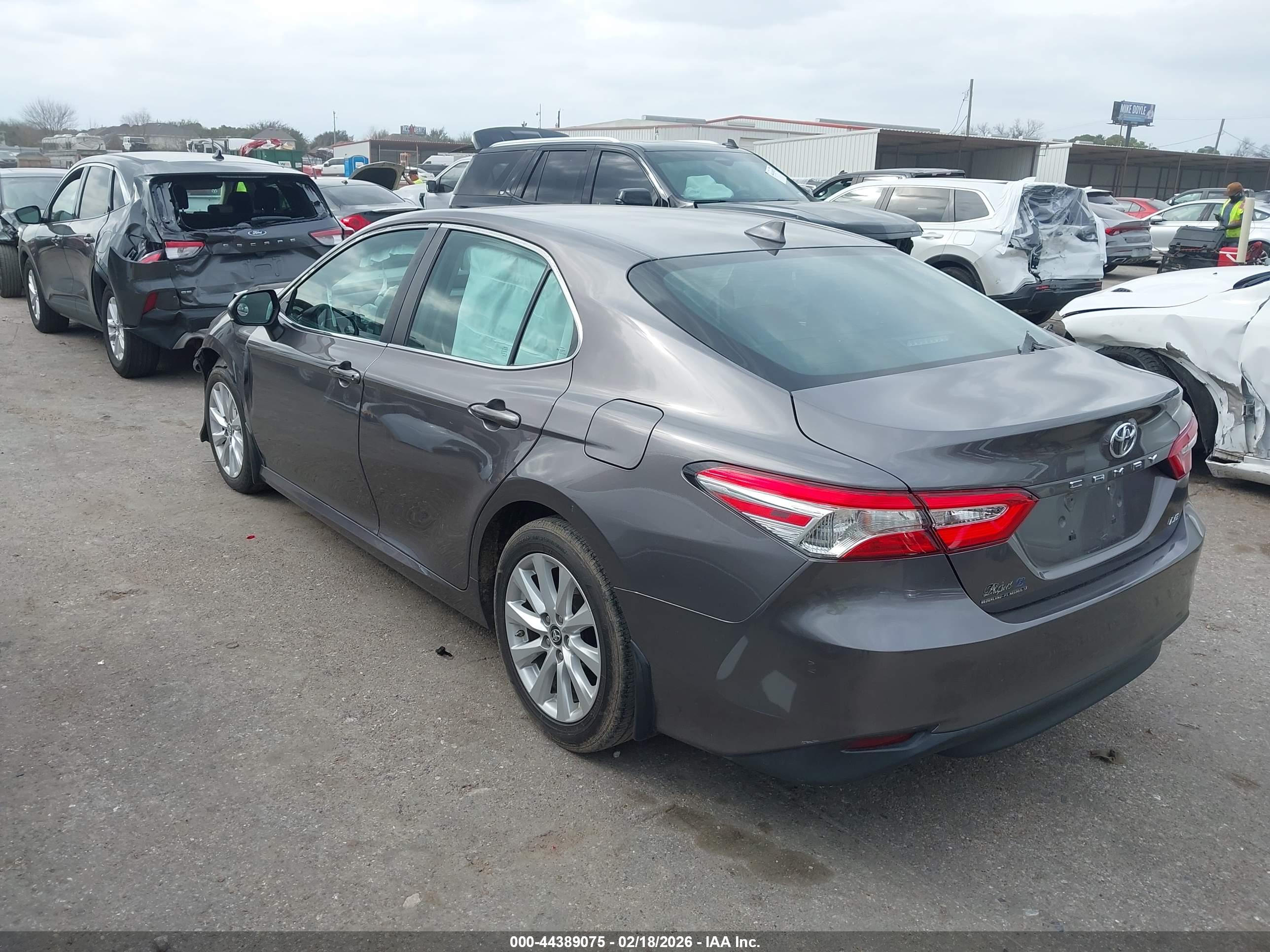 TOYOTA CAMRY image 3
