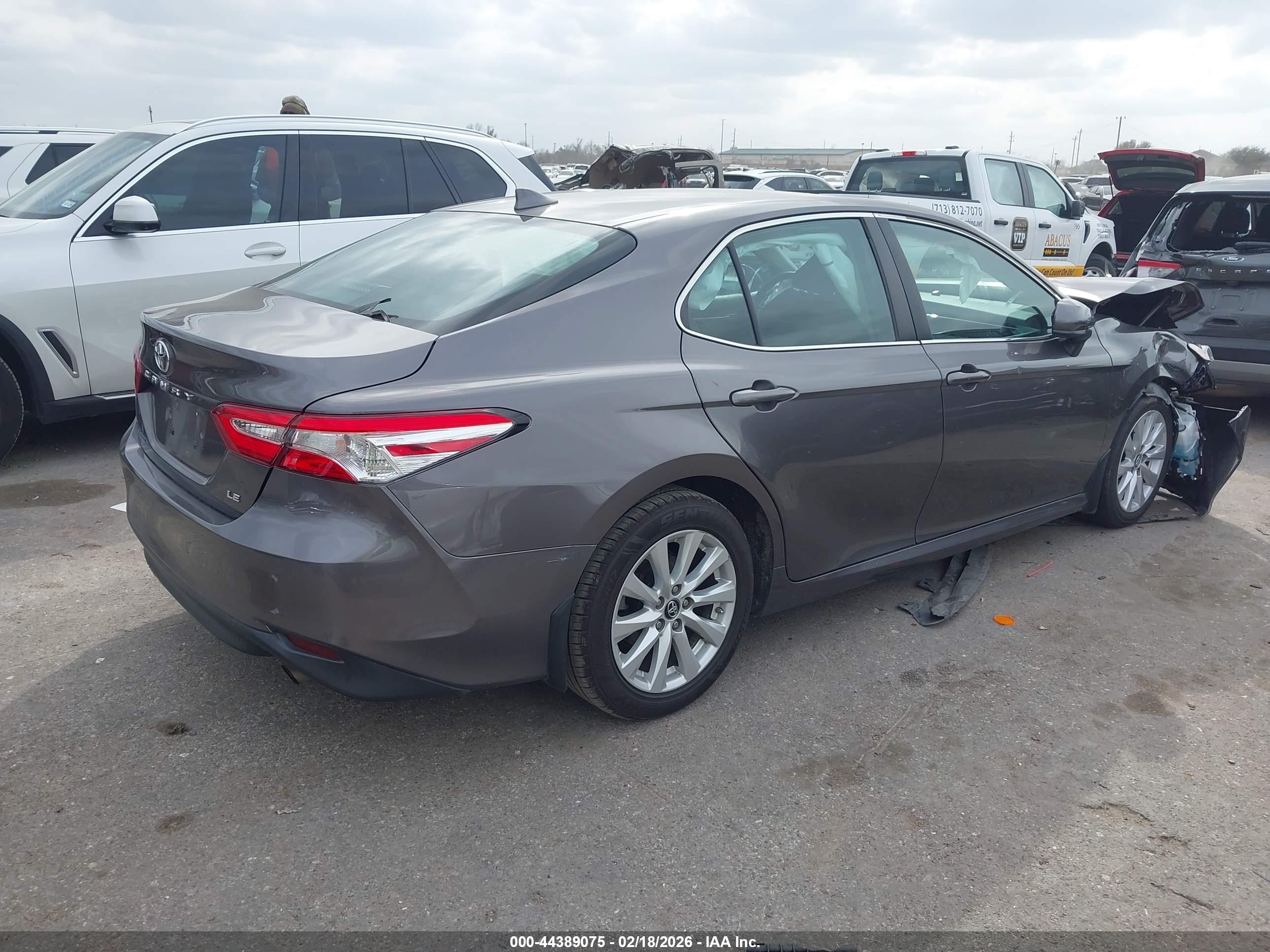 TOYOTA CAMRY image 4