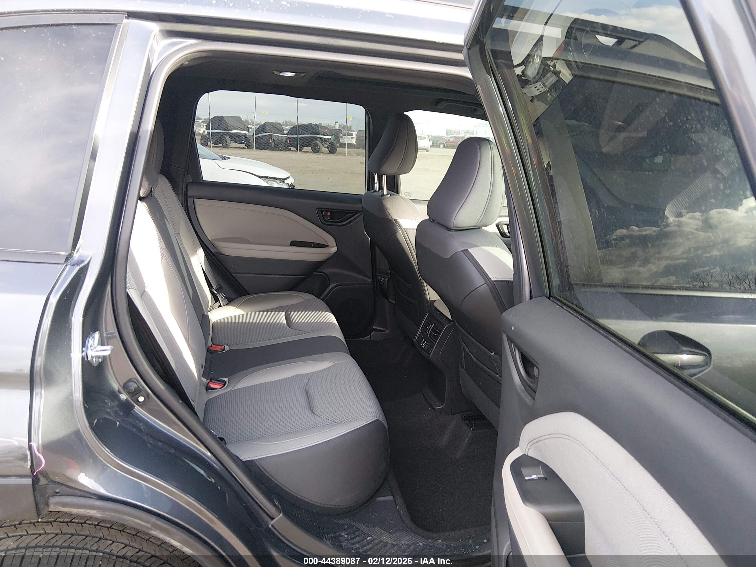 SUBARU FORESTER image 8