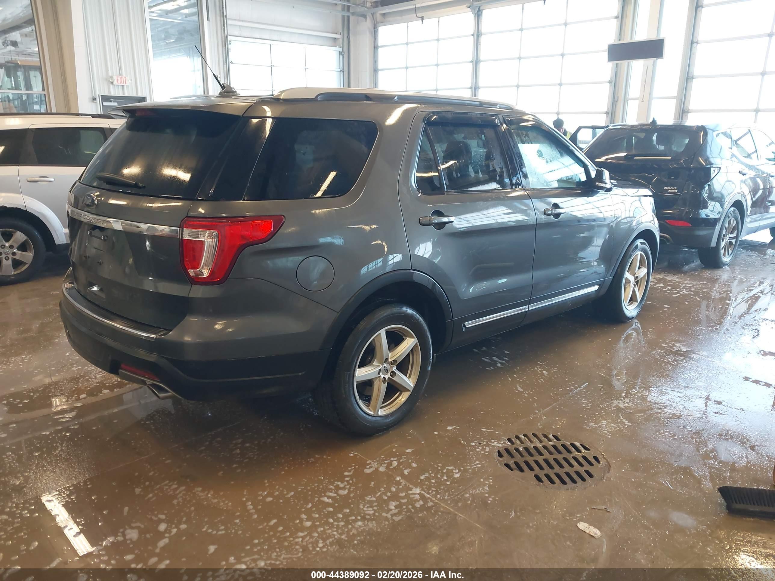 FORD EXPLORER image 4