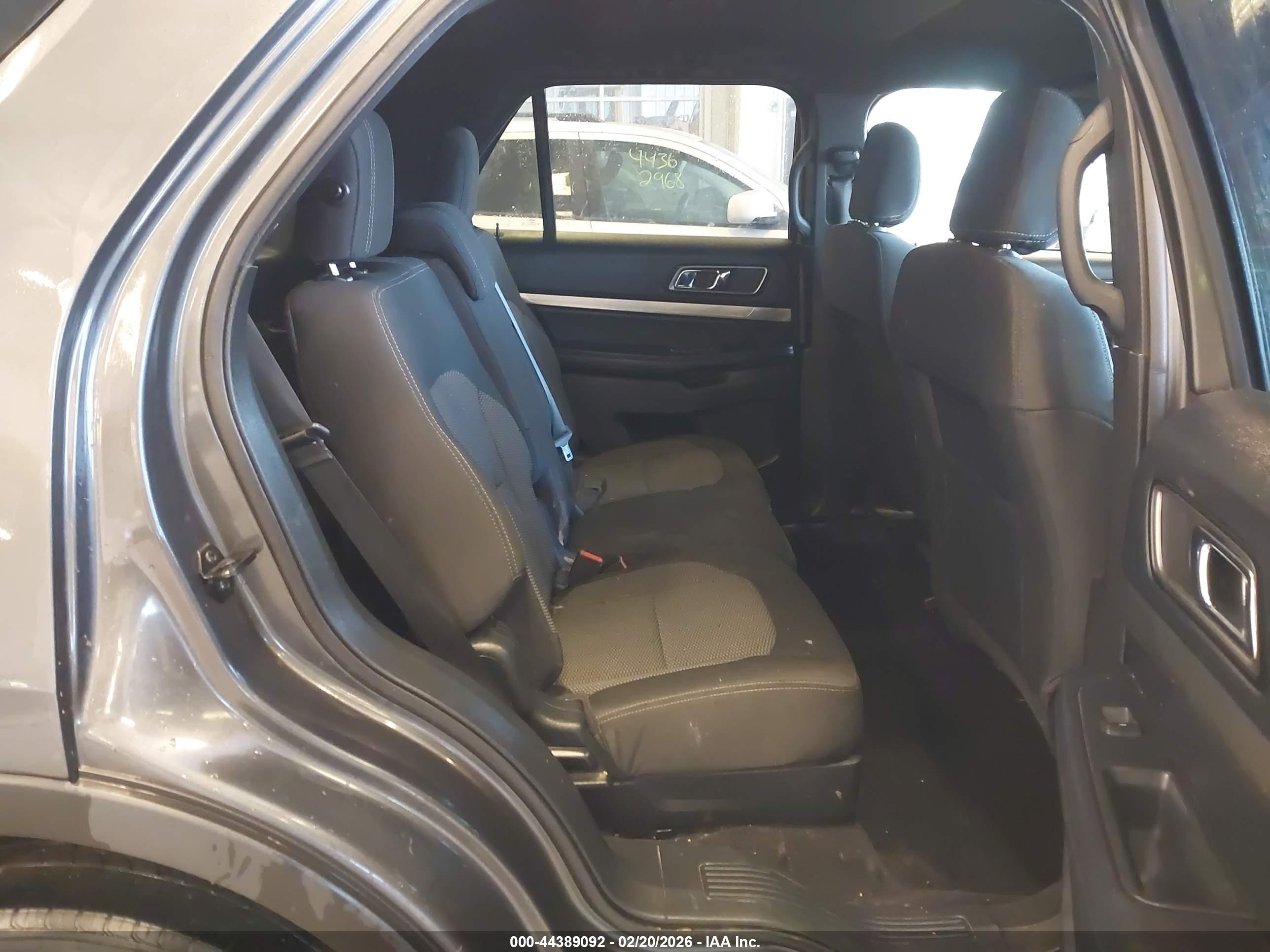FORD EXPLORER image 8