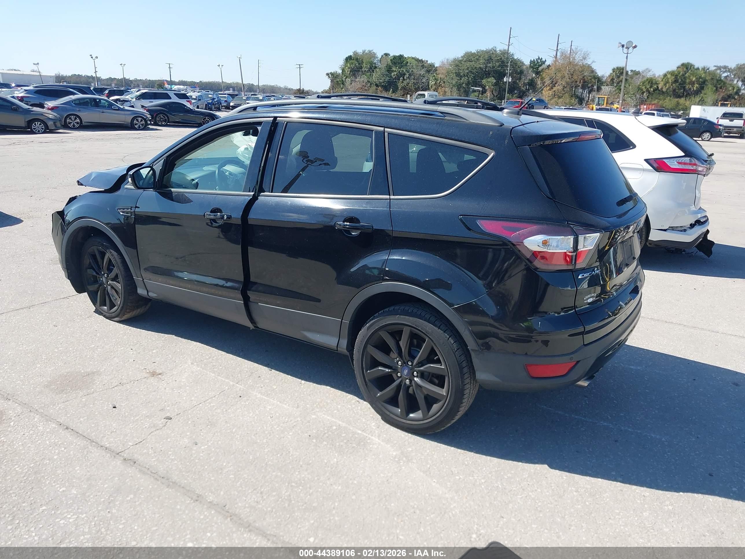 FORD ESCAPE image 3