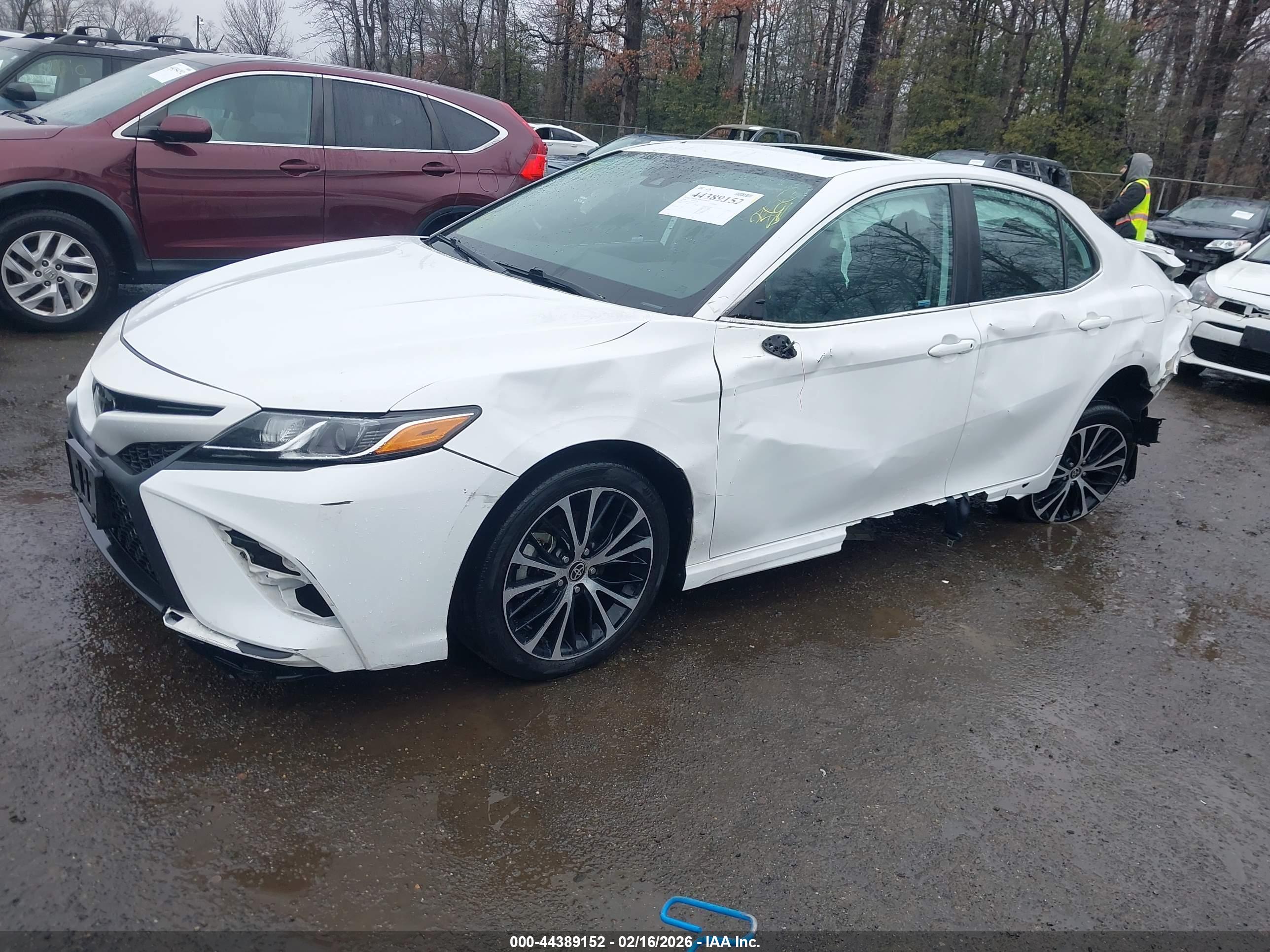 TOYOTA CAMRY image 2