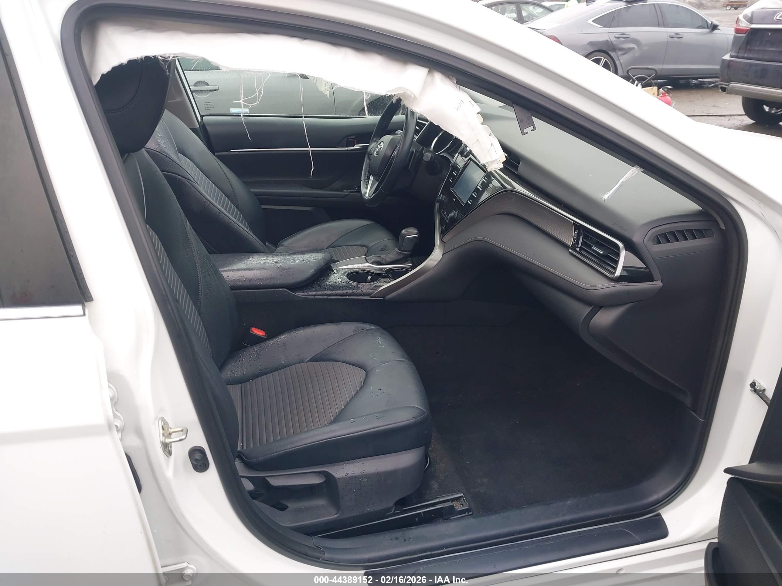 TOYOTA CAMRY image 5