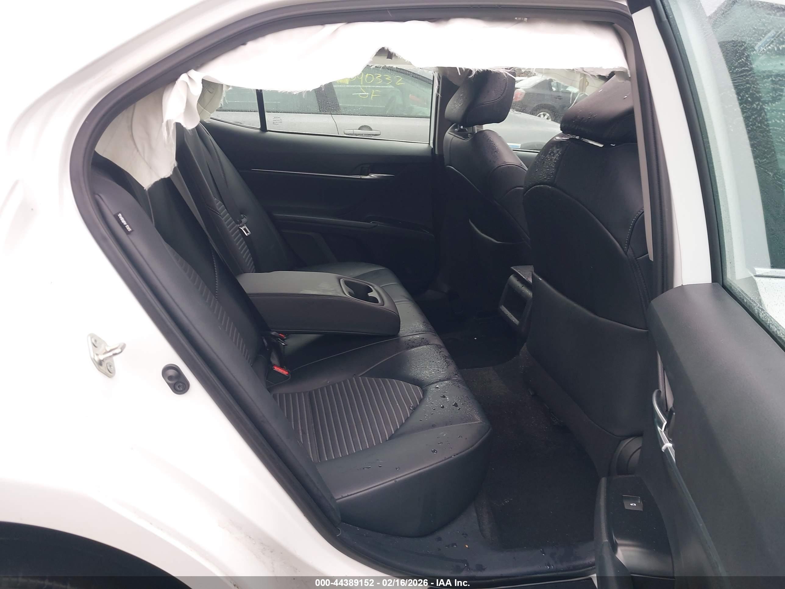 TOYOTA CAMRY image 8