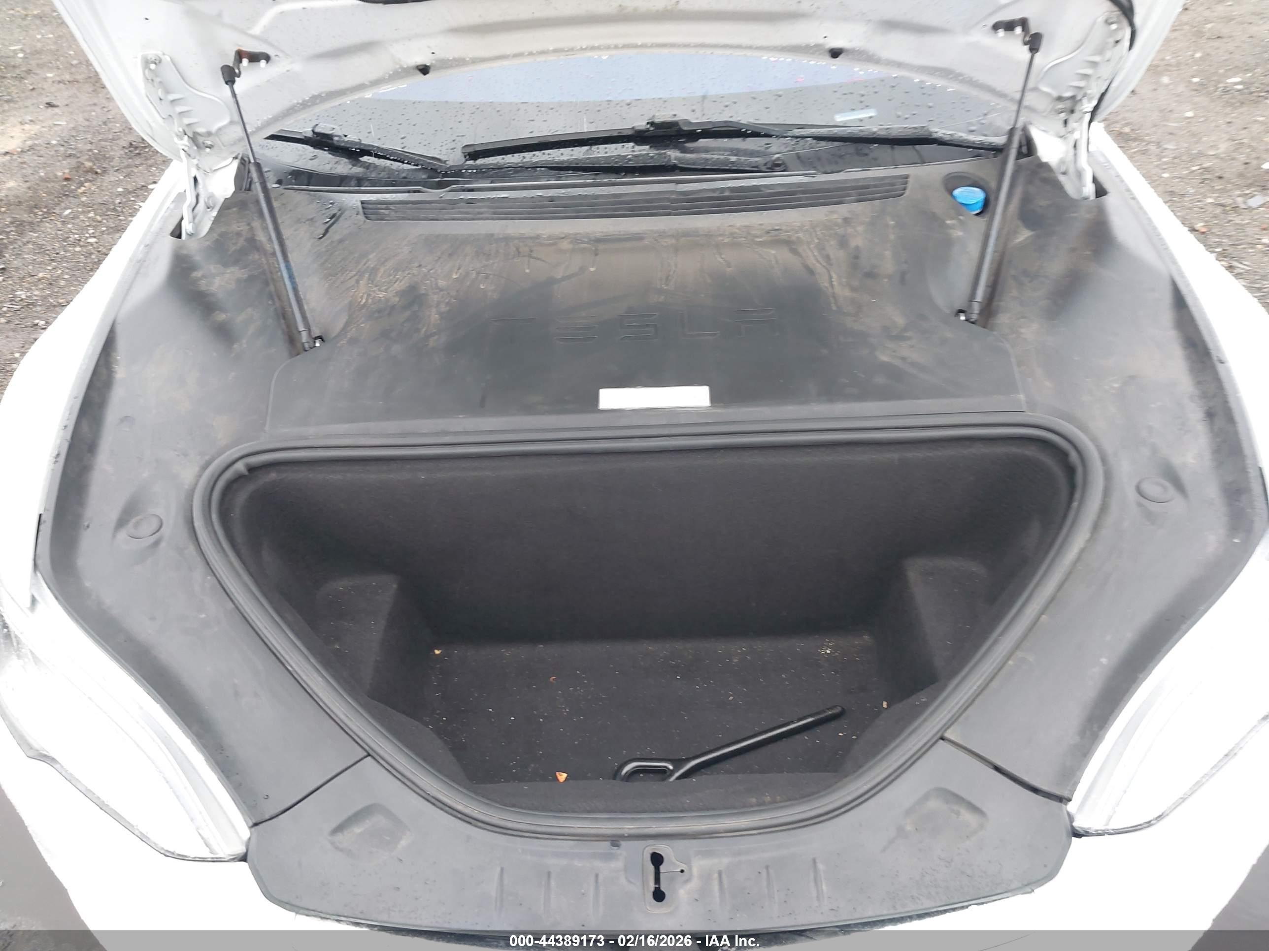 TESLA MODEL image 10
