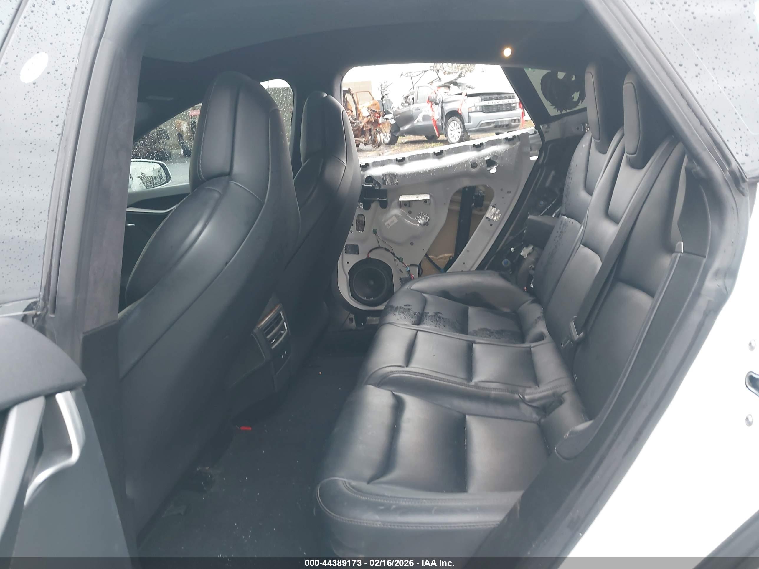 TESLA MODEL image 8