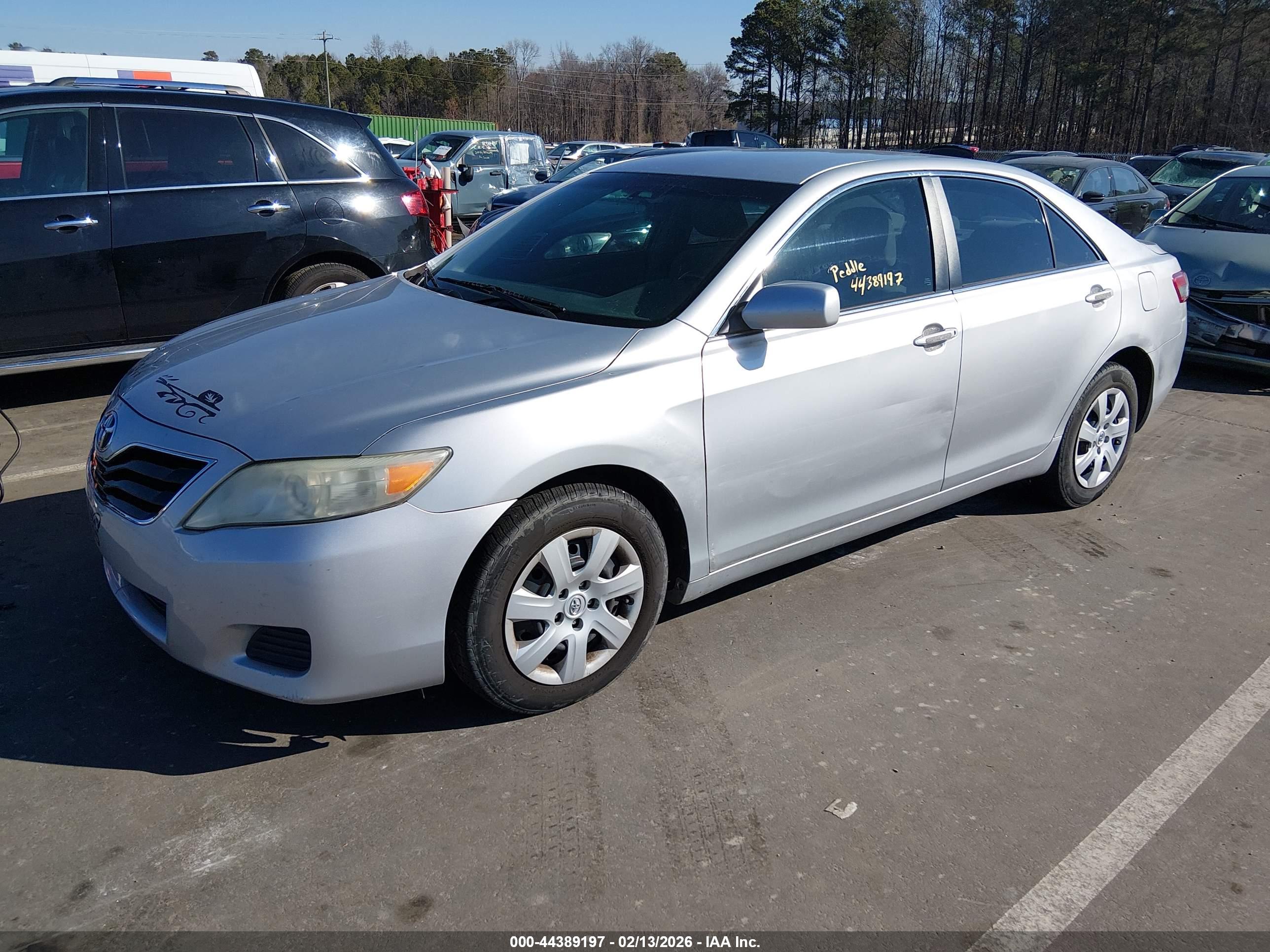TOYOTA CAMRY image 2