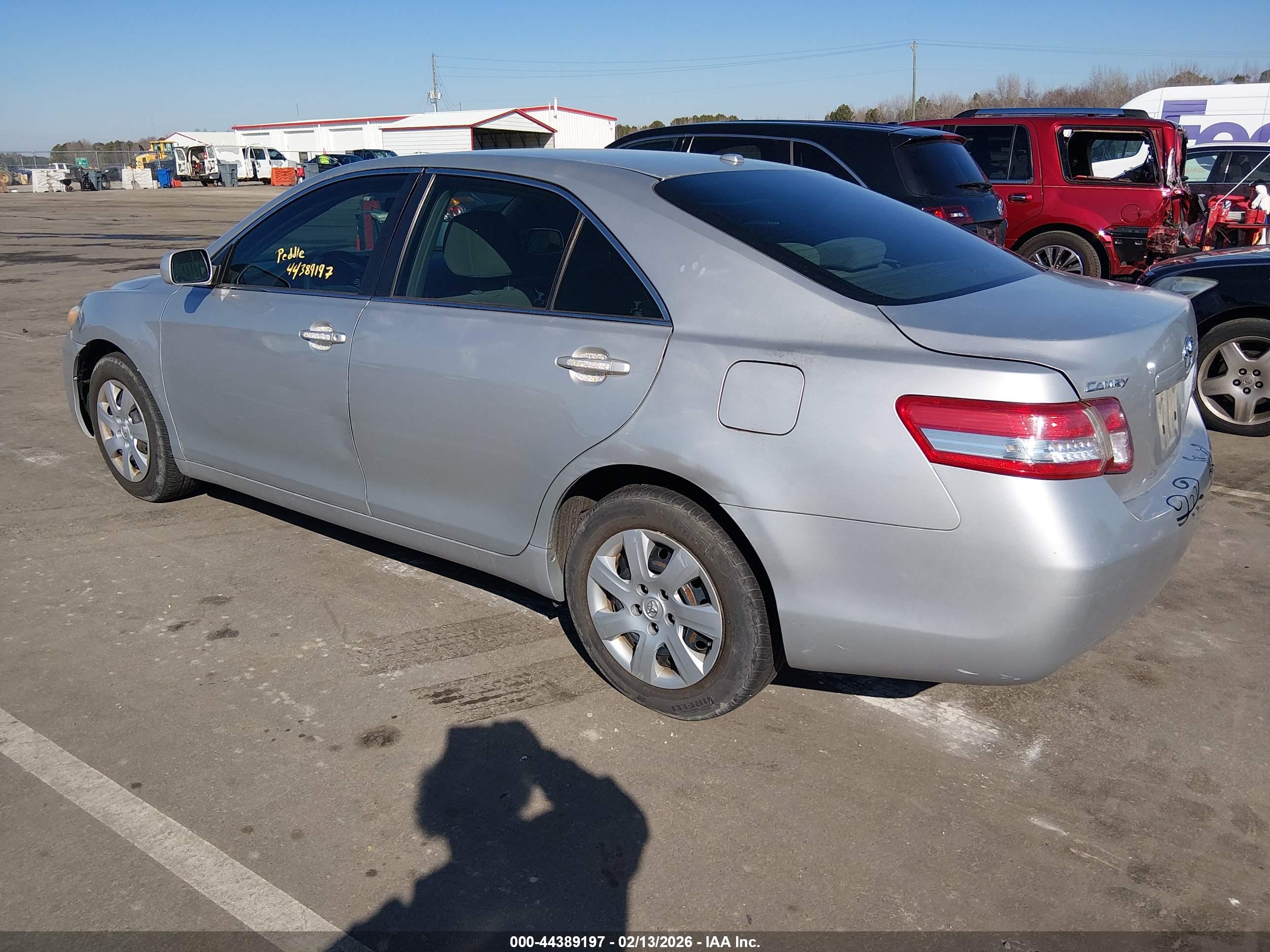 TOYOTA CAMRY image 3