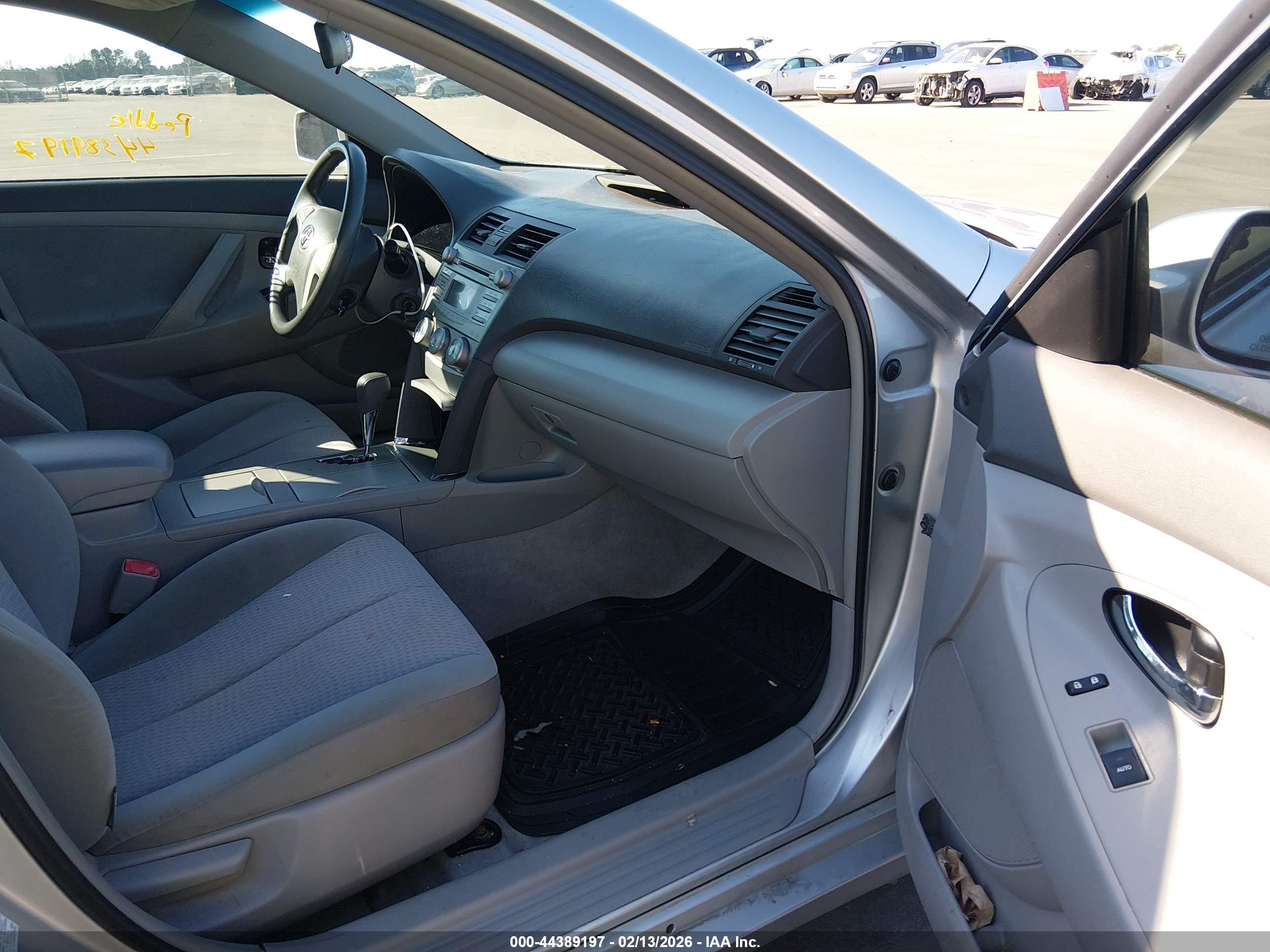TOYOTA CAMRY image 5
