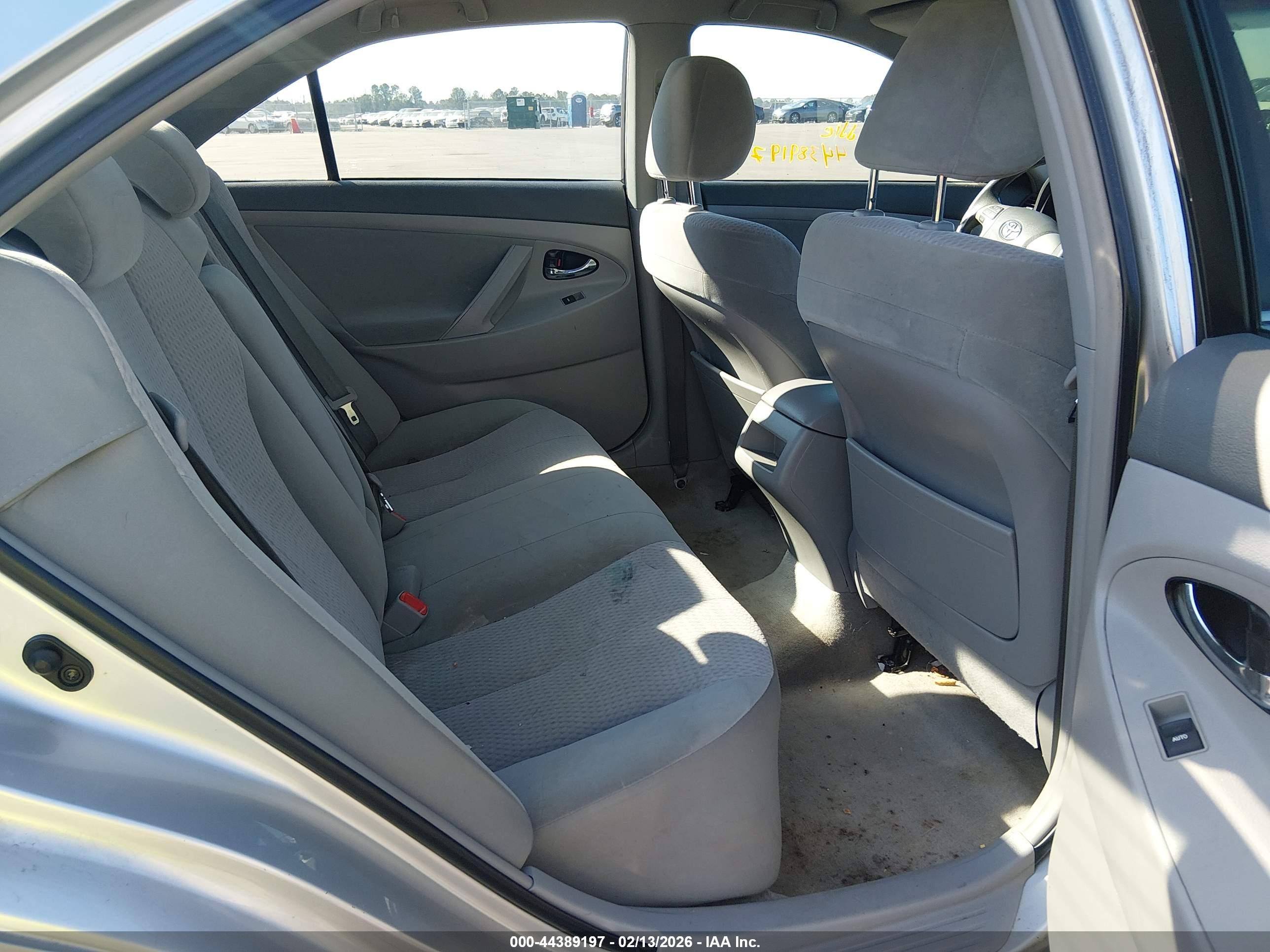 TOYOTA CAMRY image 8