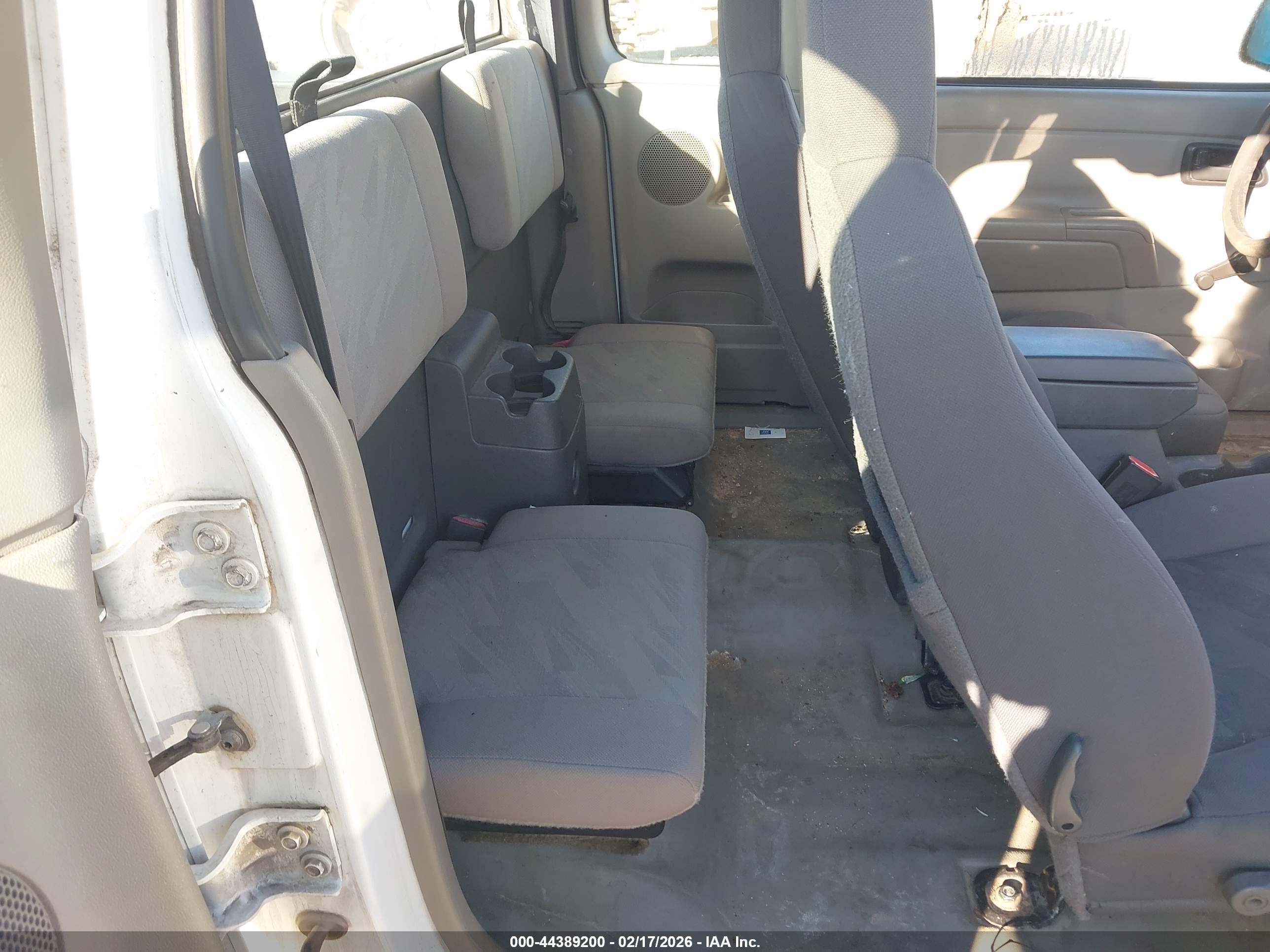 CHEVROLET COLORADO image 8