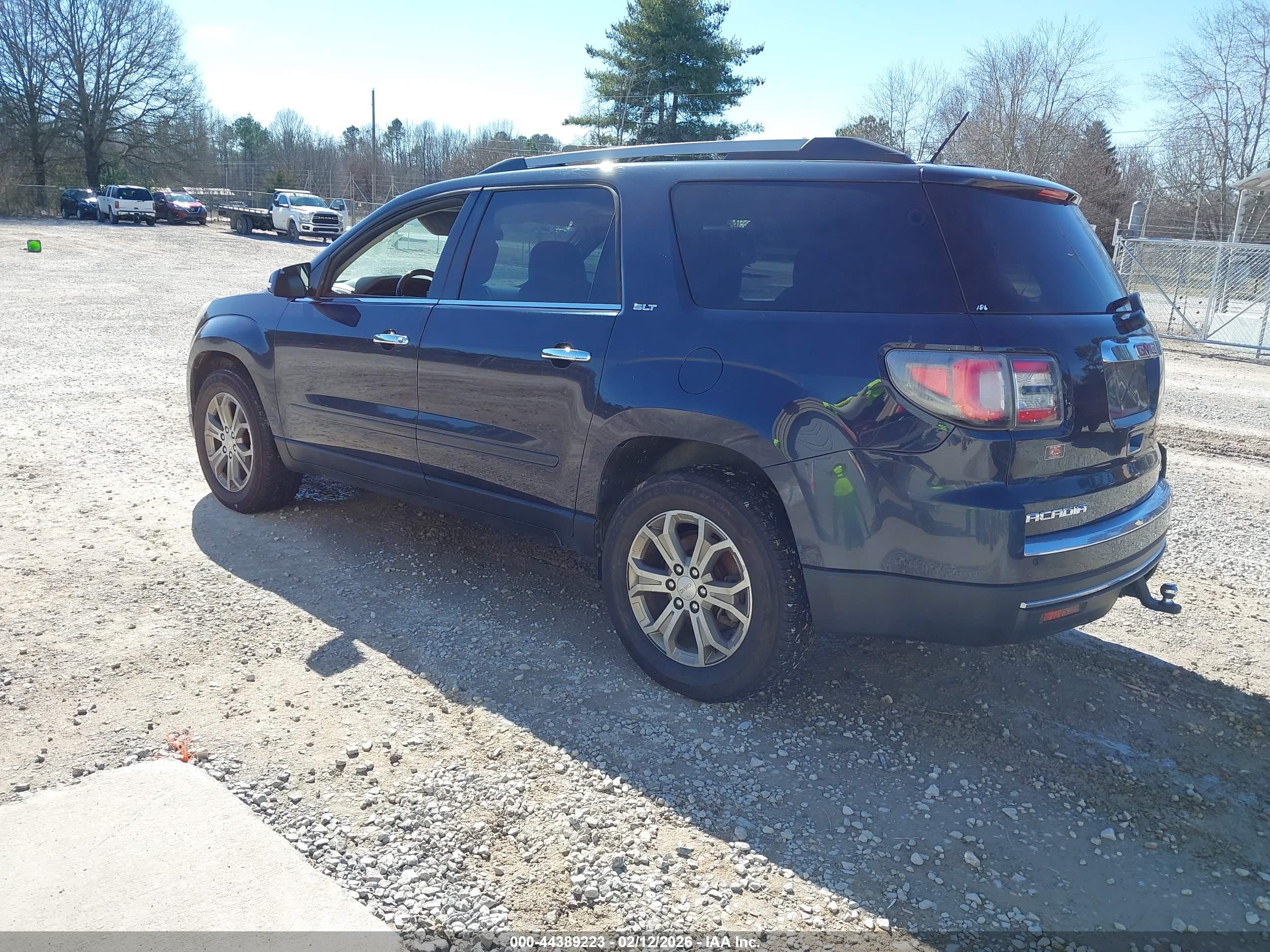 GMC ACADIA image 3