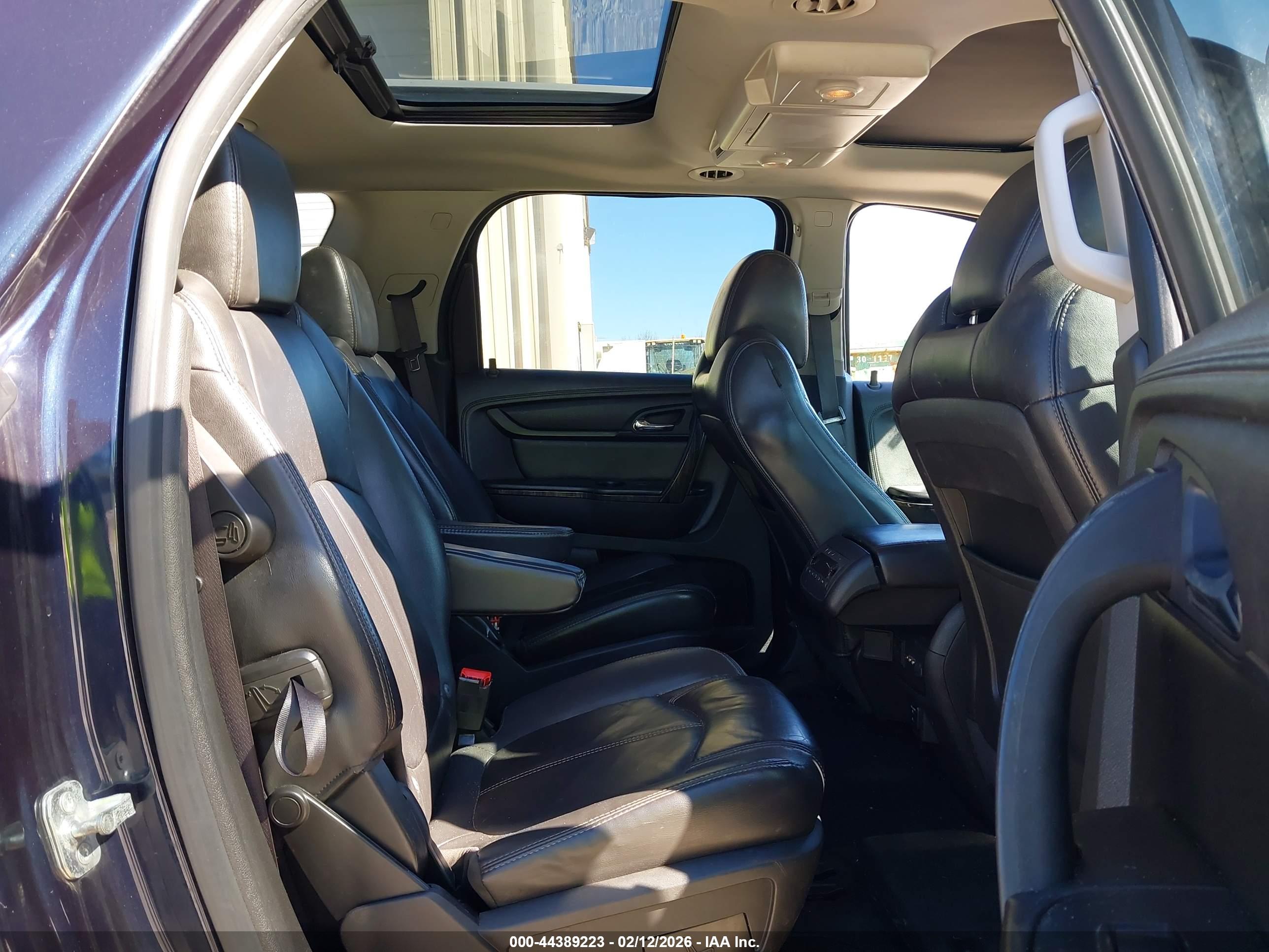 GMC ACADIA image 8