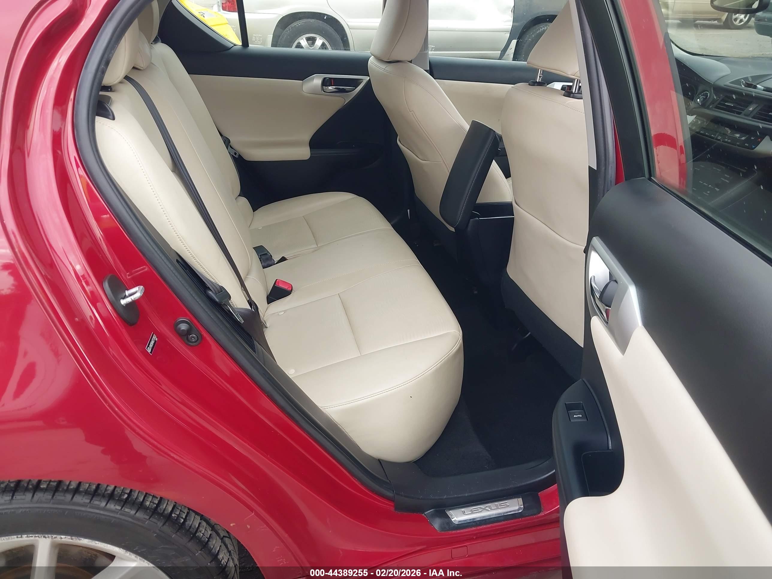 LEXUS CT image 8