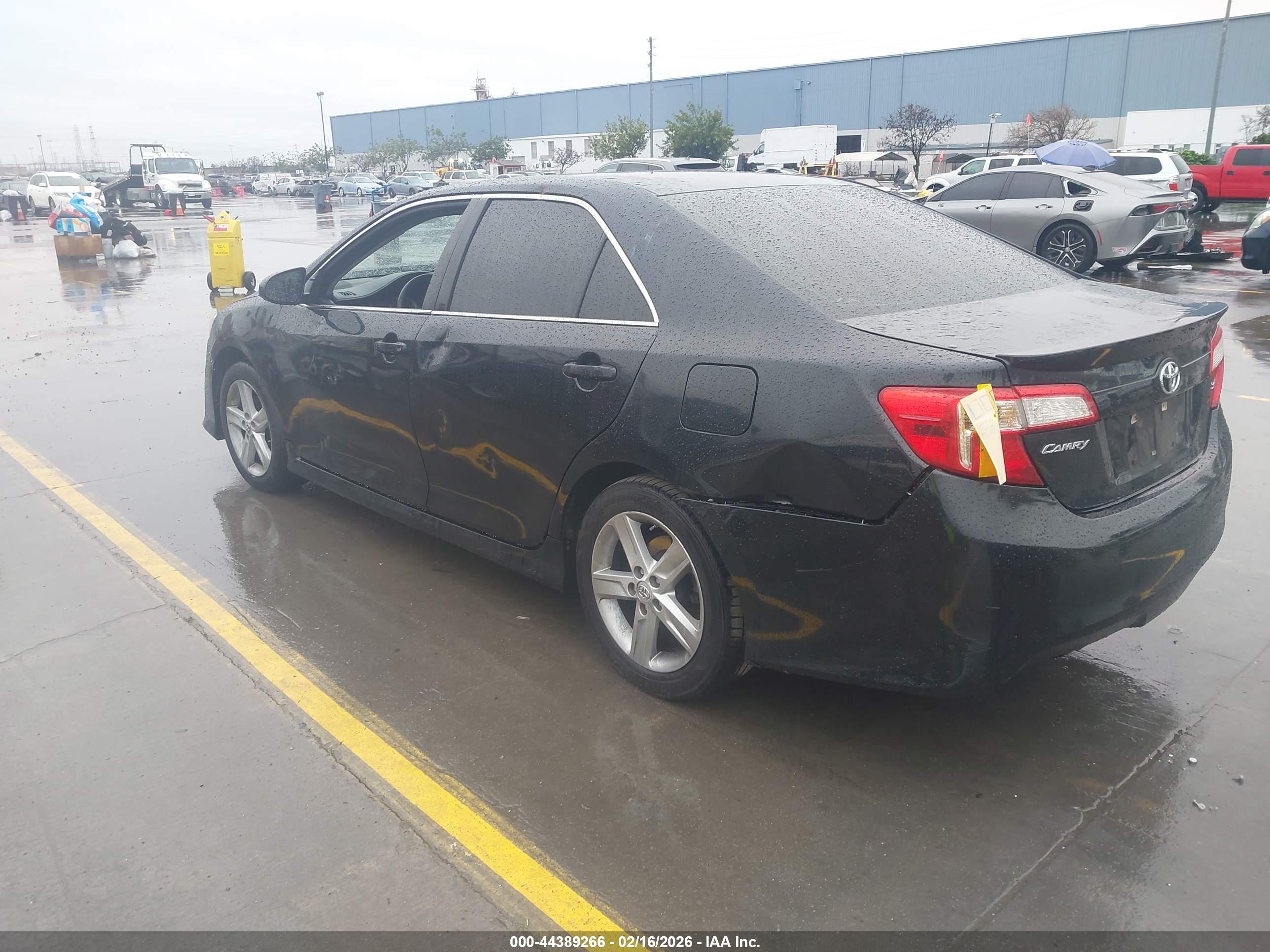 TOYOTA CAMRY image 3