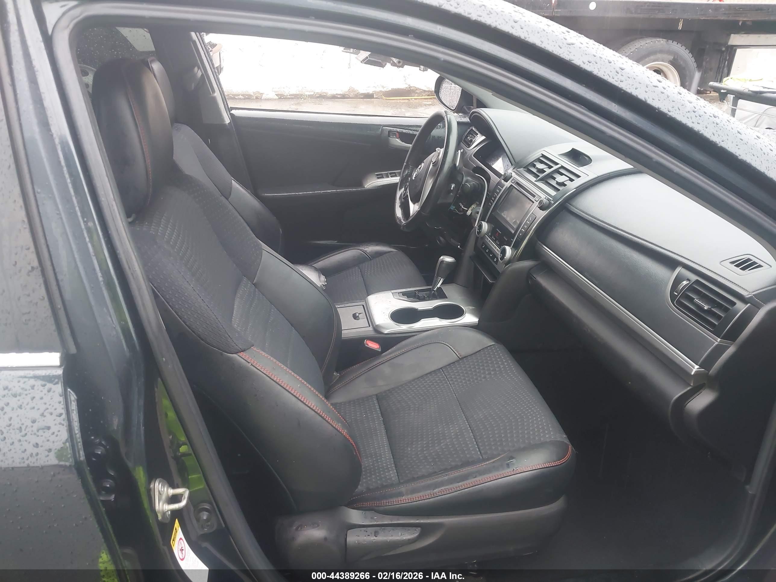 TOYOTA CAMRY image 5