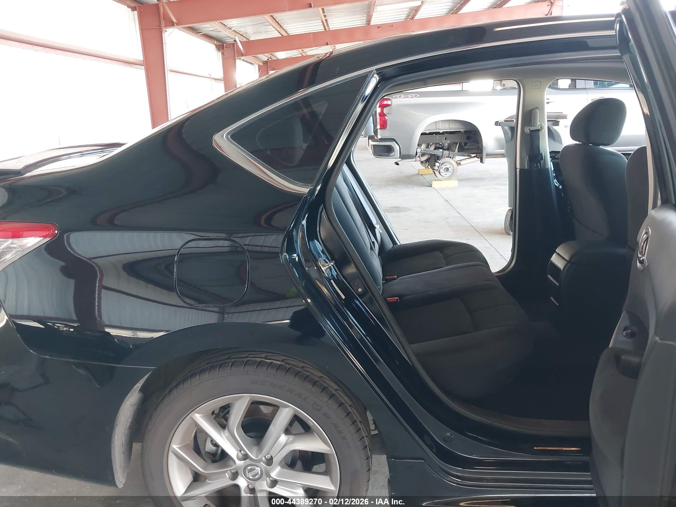 NISSAN SENTRA image 8