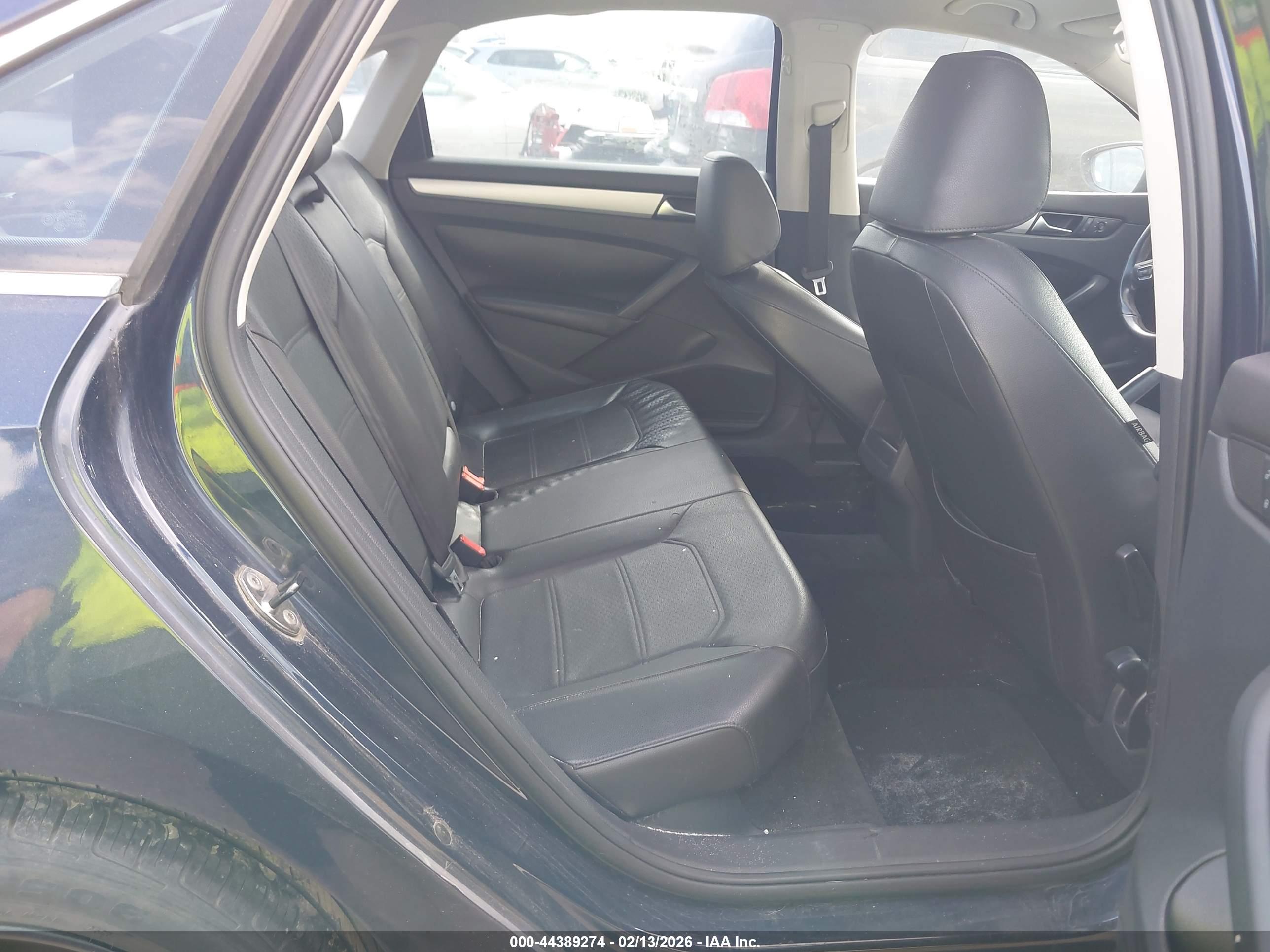 VOLKSWAGEN PASSAT image 8