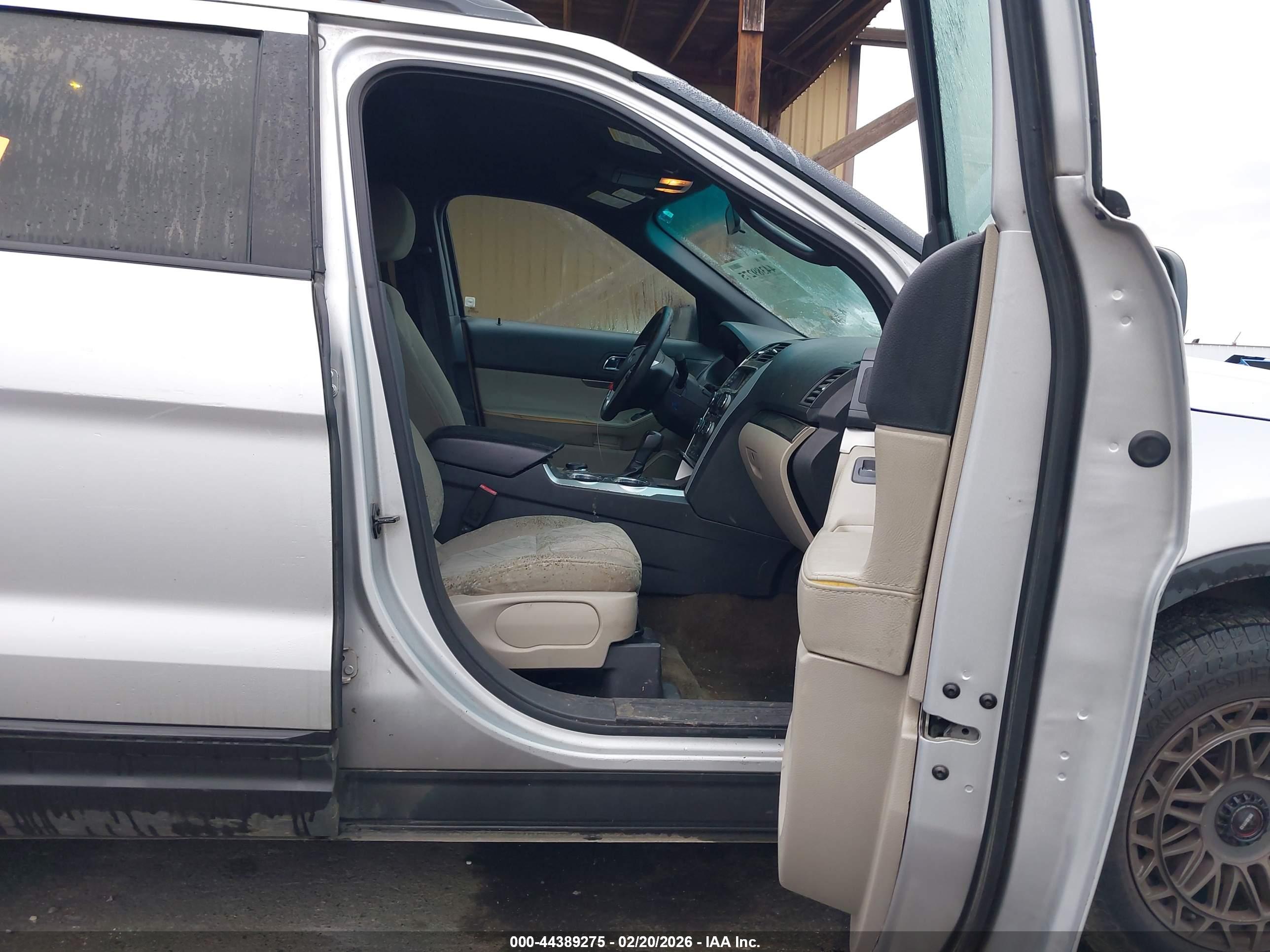 FORD EXPLORER image 5