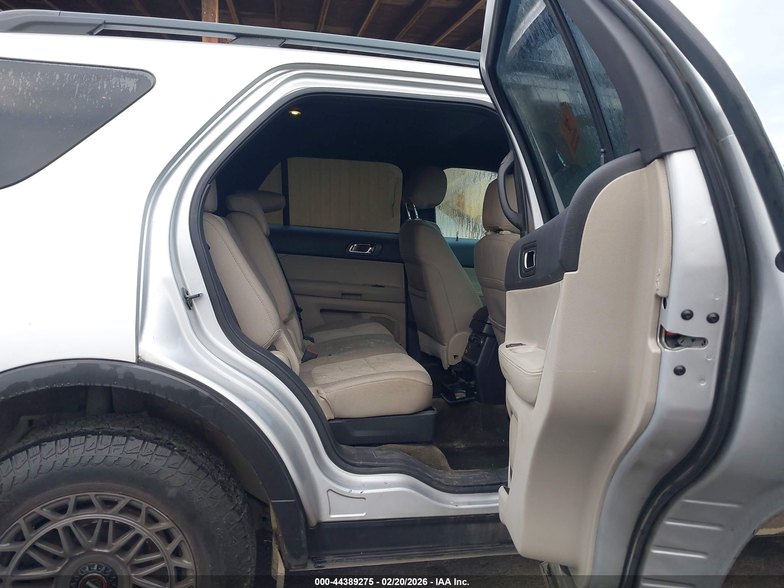 FORD EXPLORER image 8