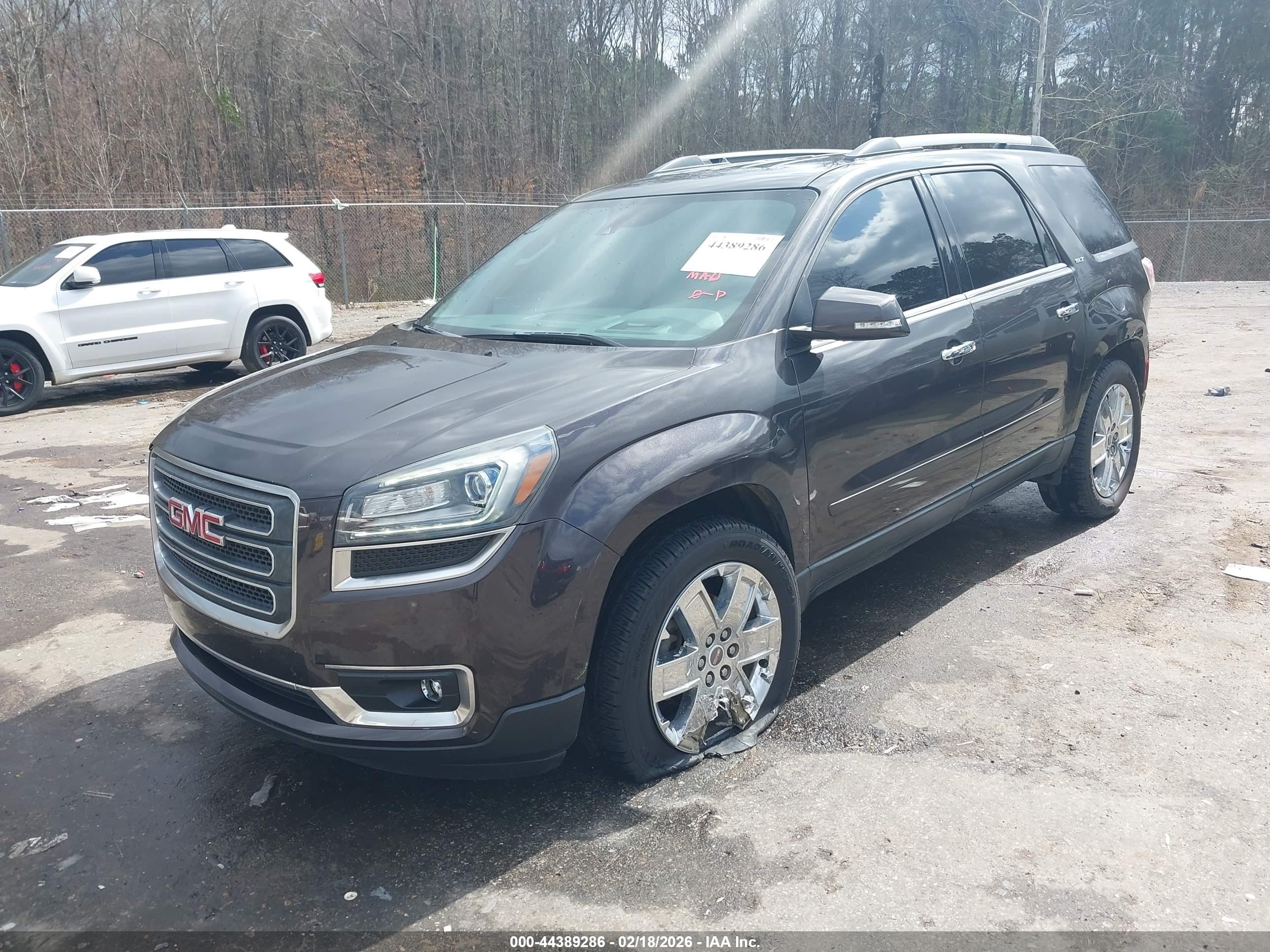 GMC ACADIA image 2