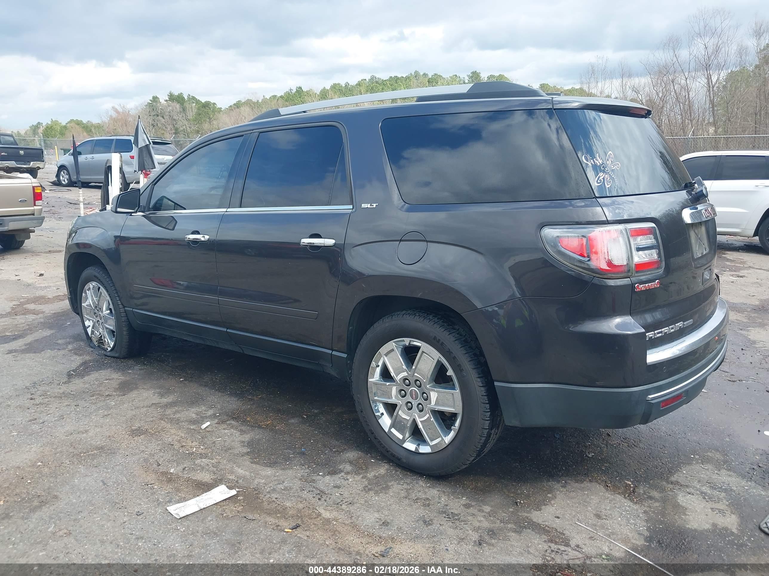 GMC ACADIA image 3