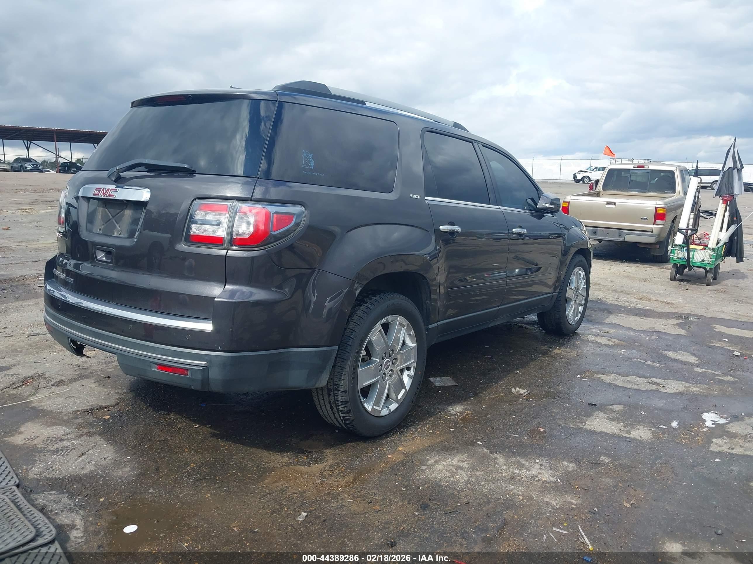 GMC ACADIA image 4