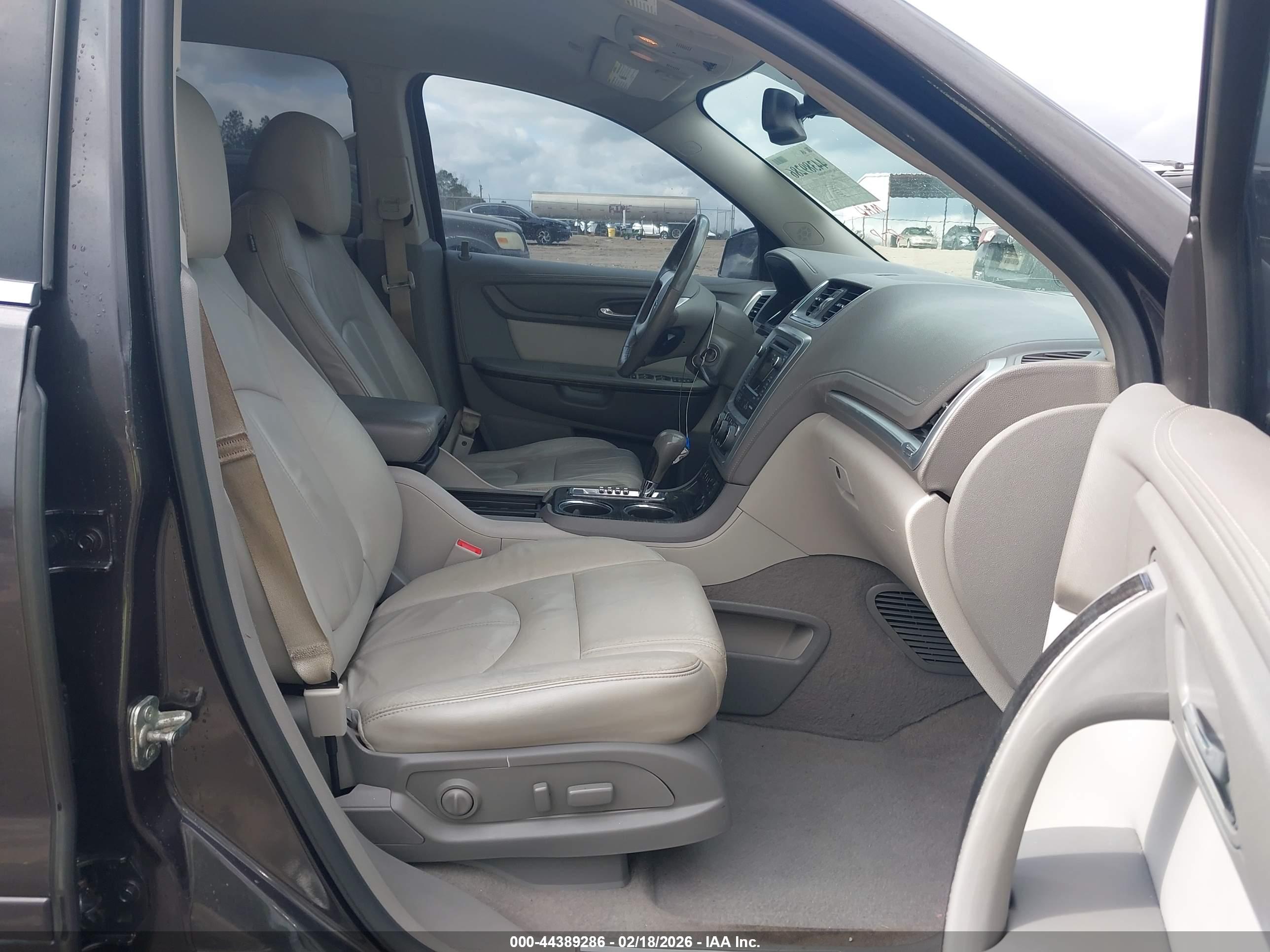 GMC ACADIA image 5