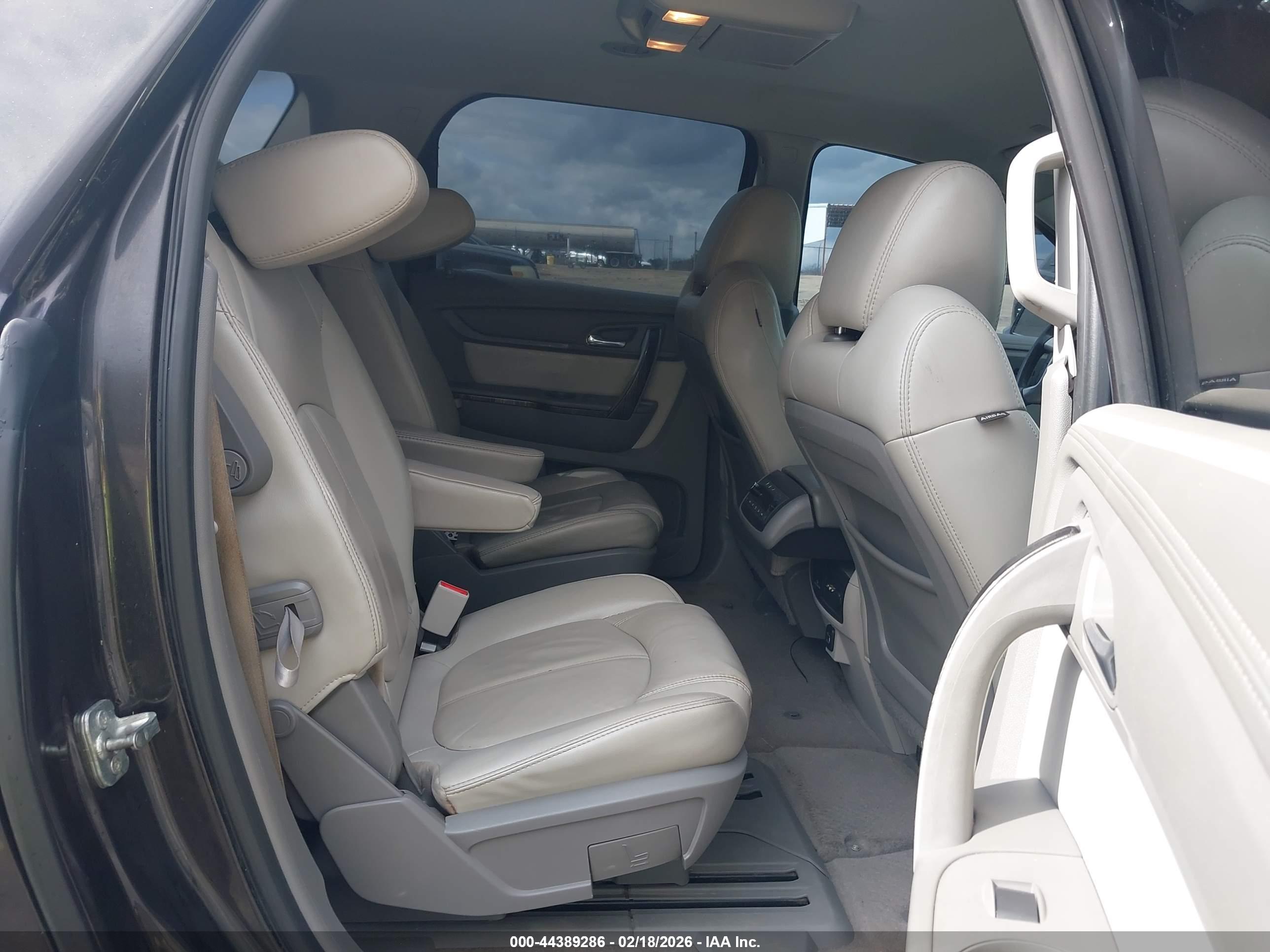 GMC ACADIA image 8