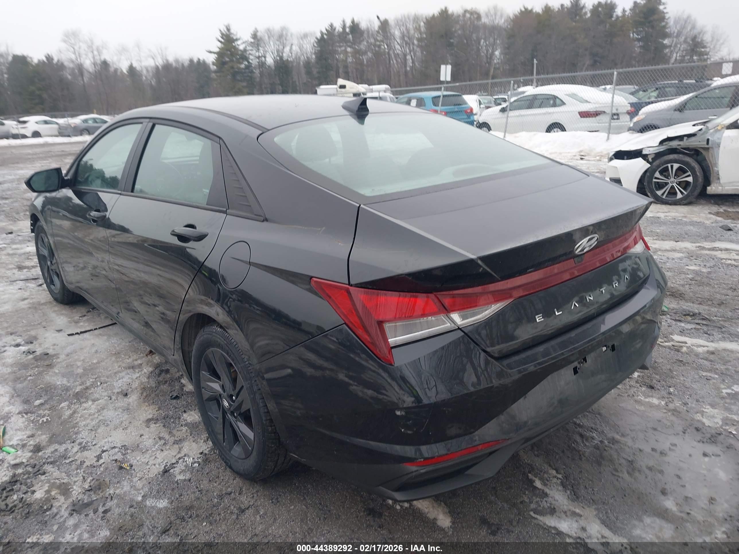 HYUNDAI ELANTRA image 3