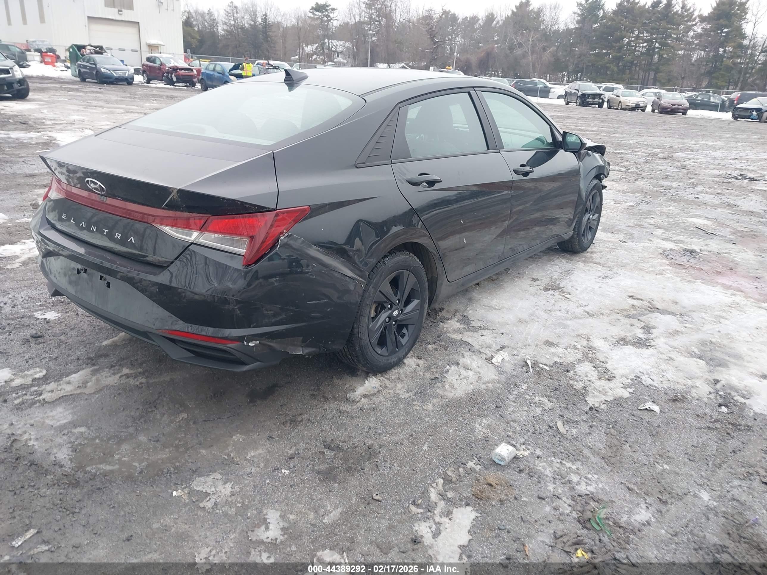 HYUNDAI ELANTRA image 4