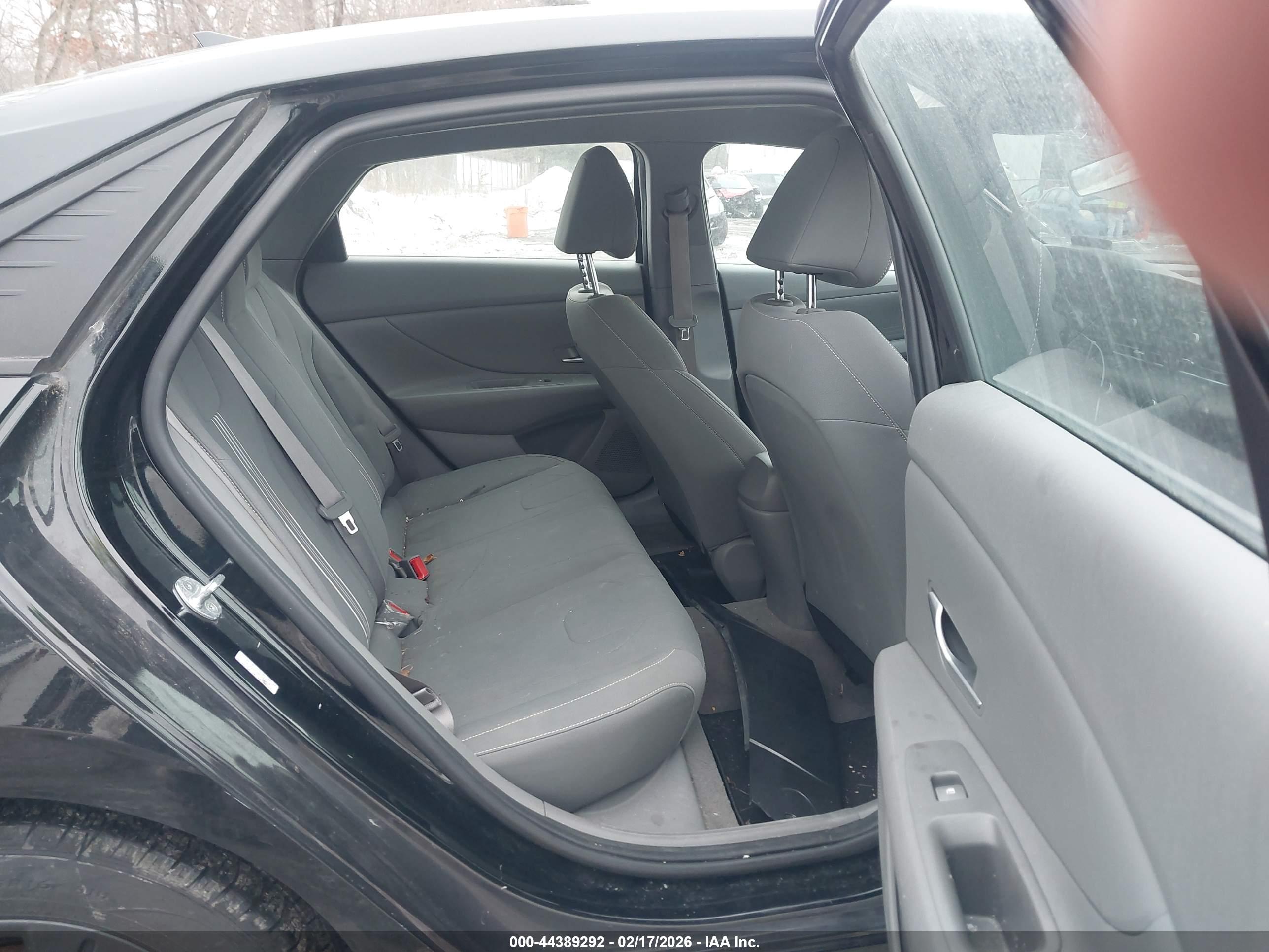 HYUNDAI ELANTRA image 8
