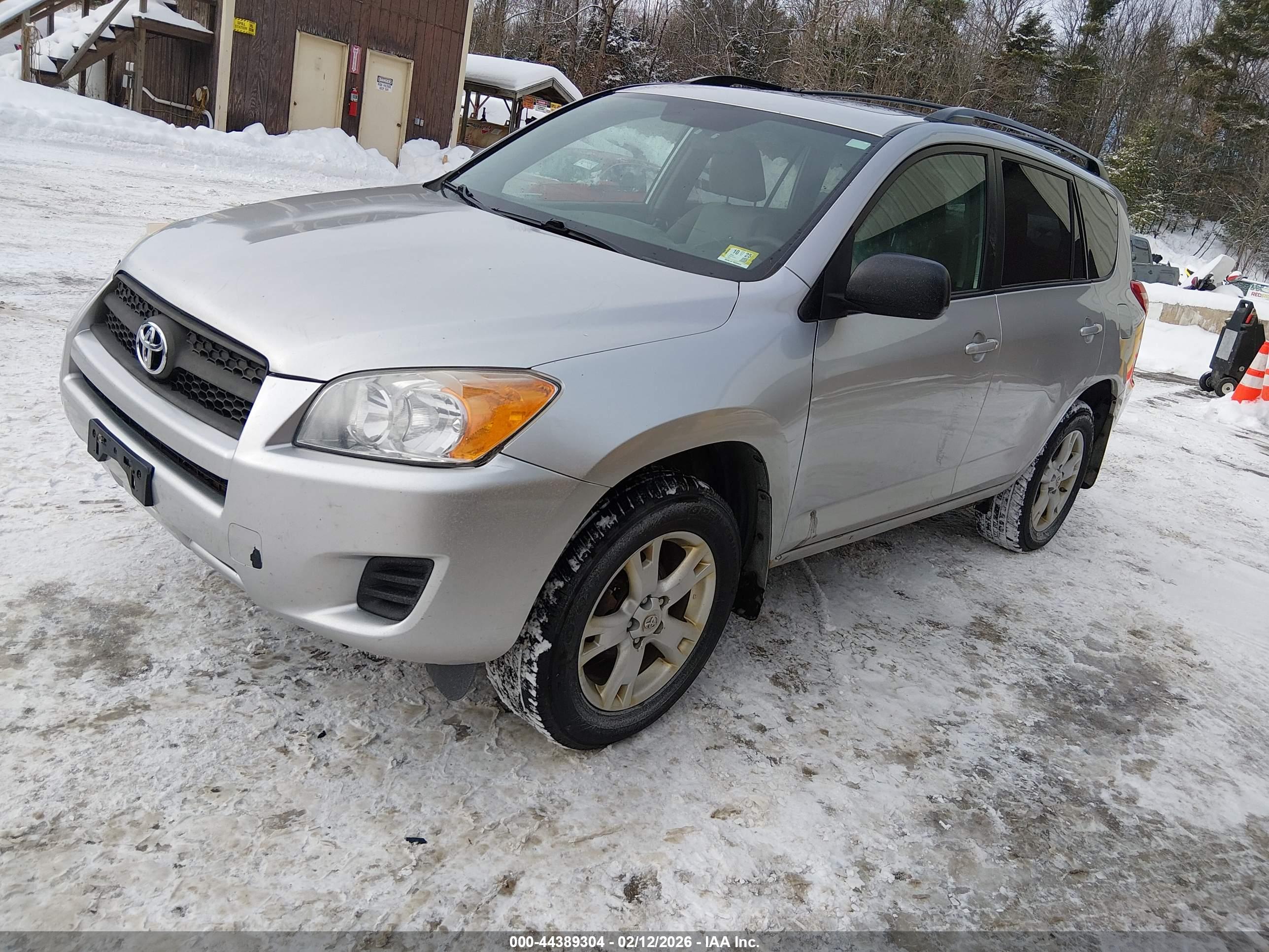 TOYOTA RAV4 image 2