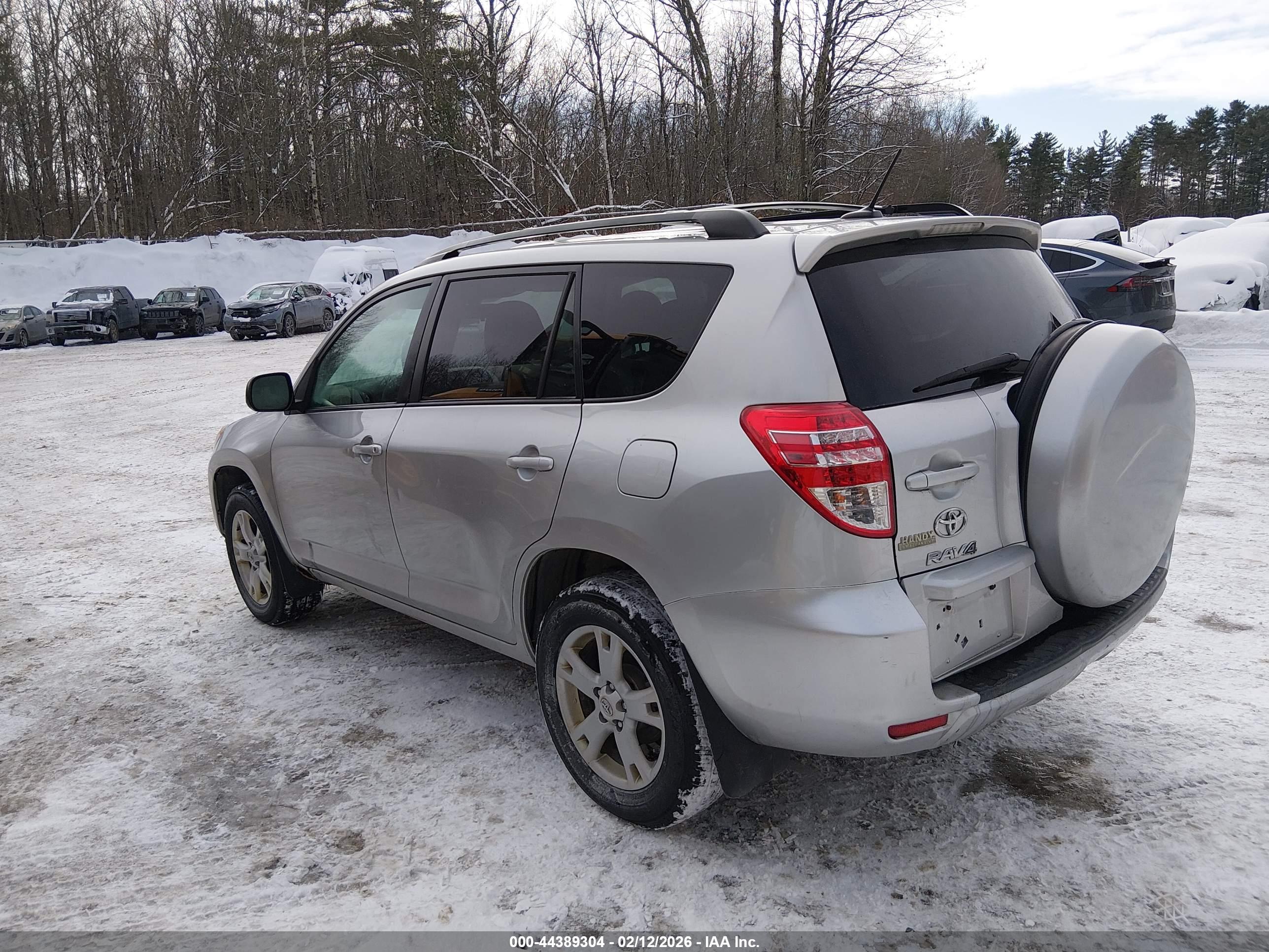 TOYOTA RAV4 image 3