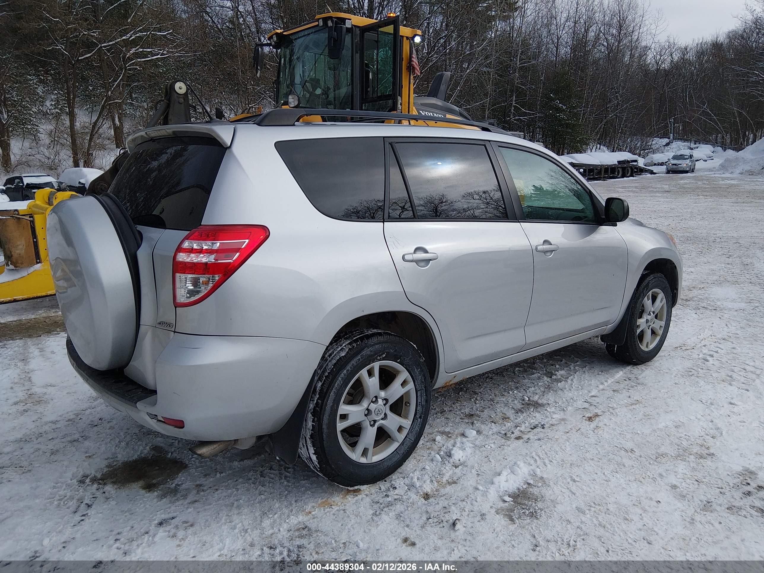 TOYOTA RAV4 image 4