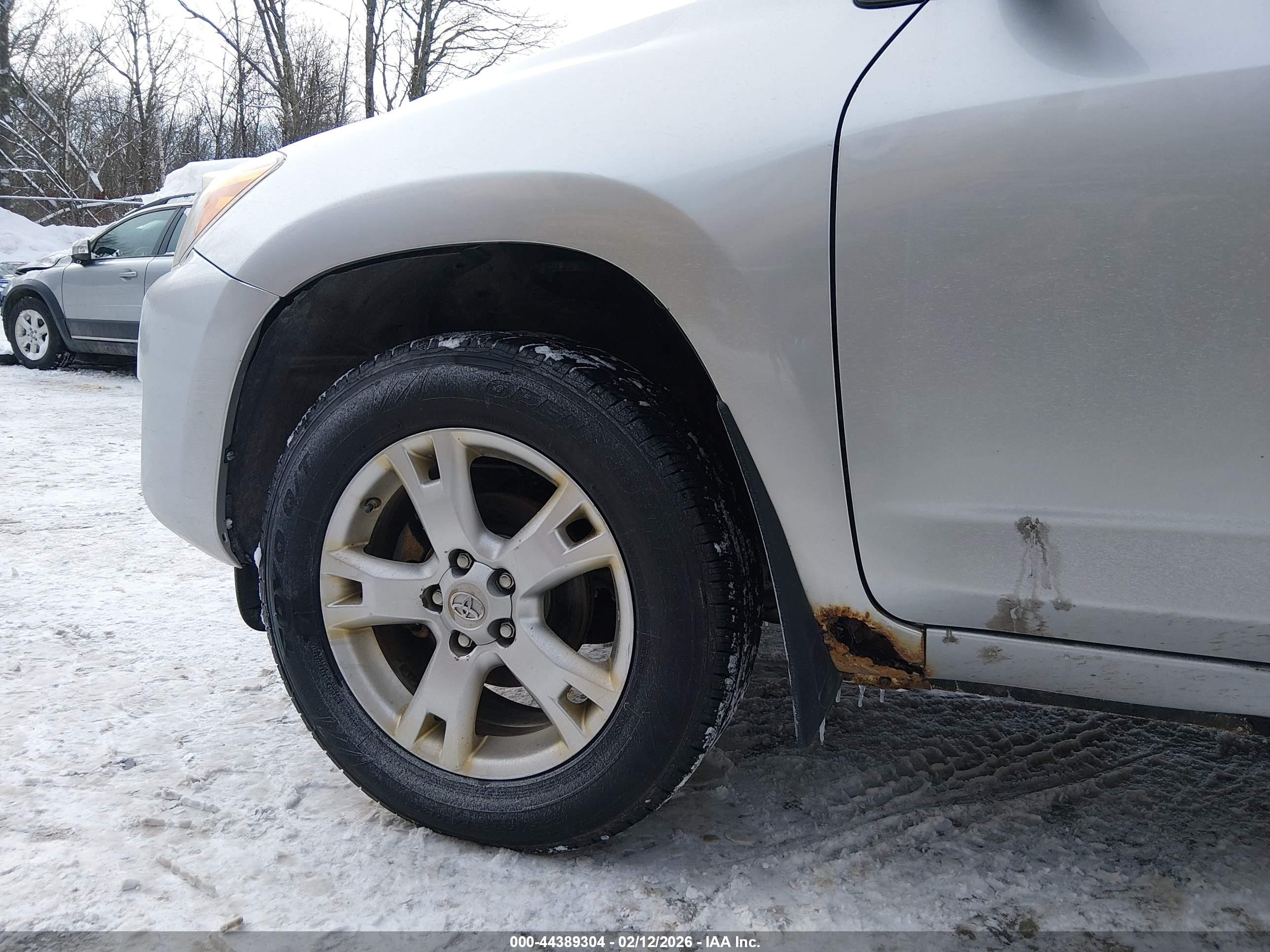 TOYOTA RAV4 image 6
