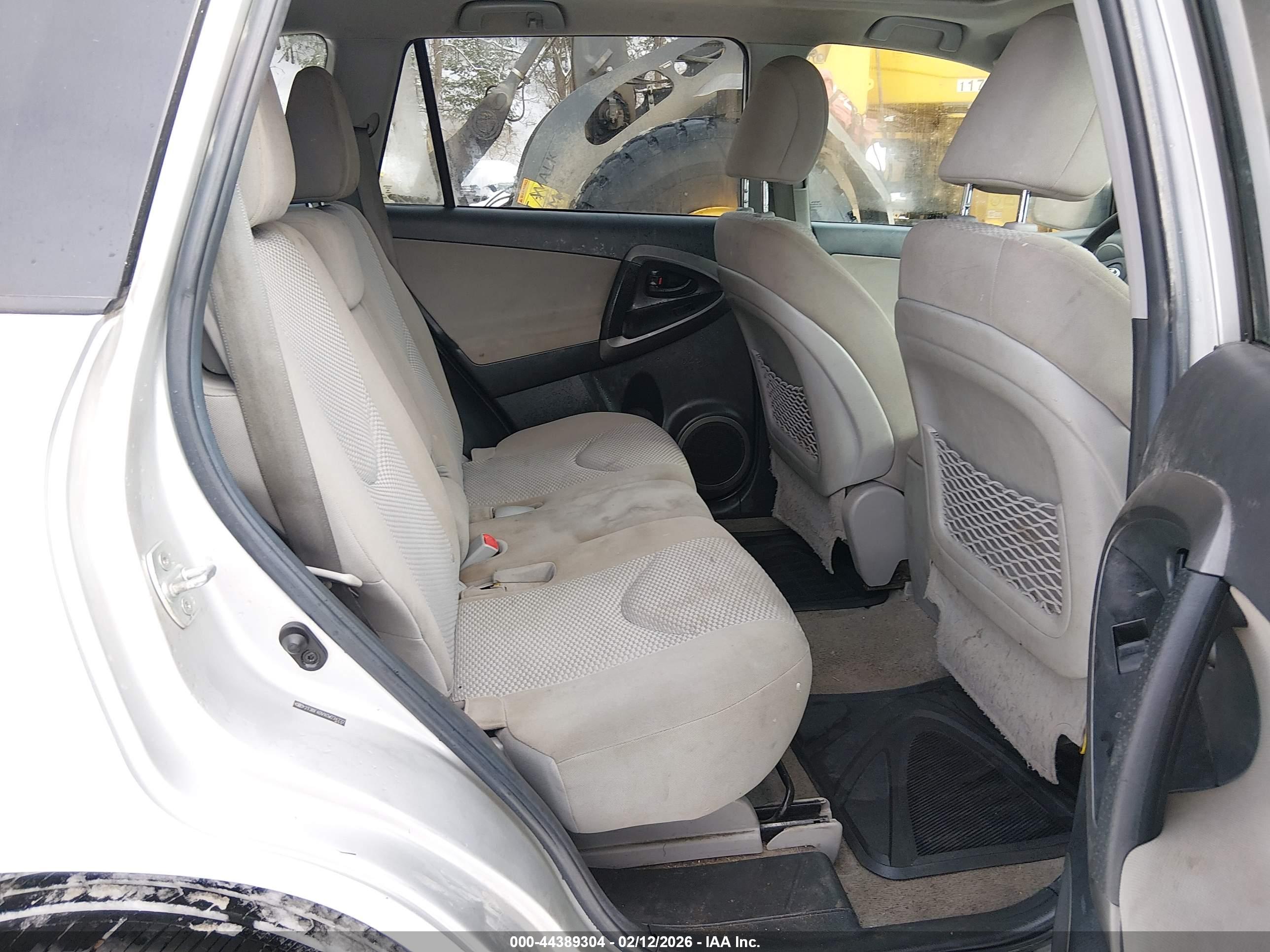 TOYOTA RAV4 image 8