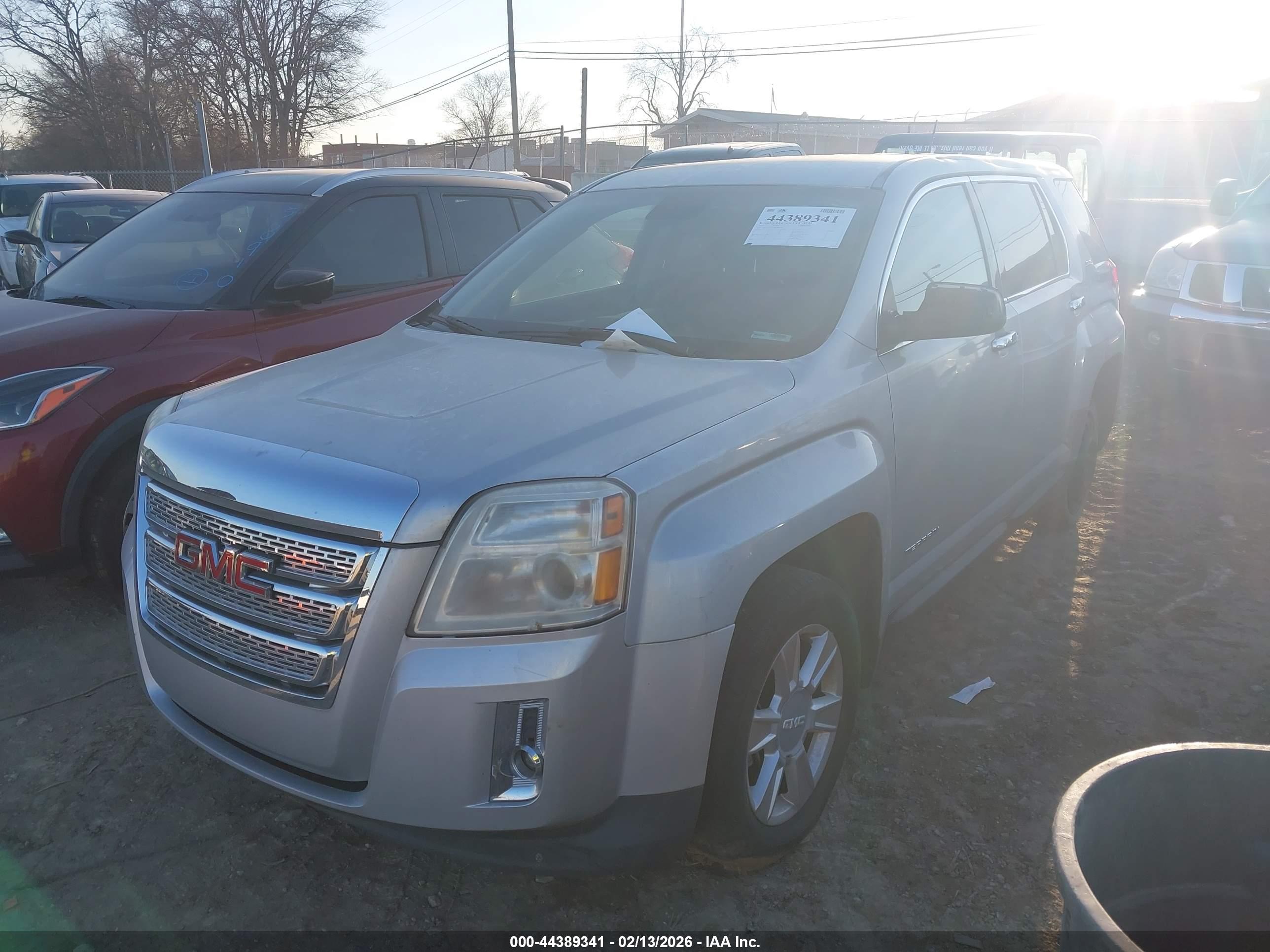 GMC TERRAIN image 2