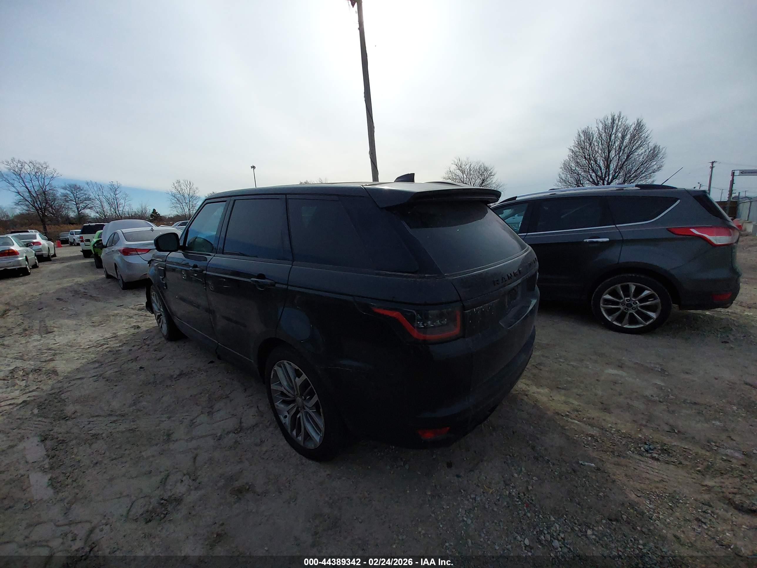LAND ROVER image 3