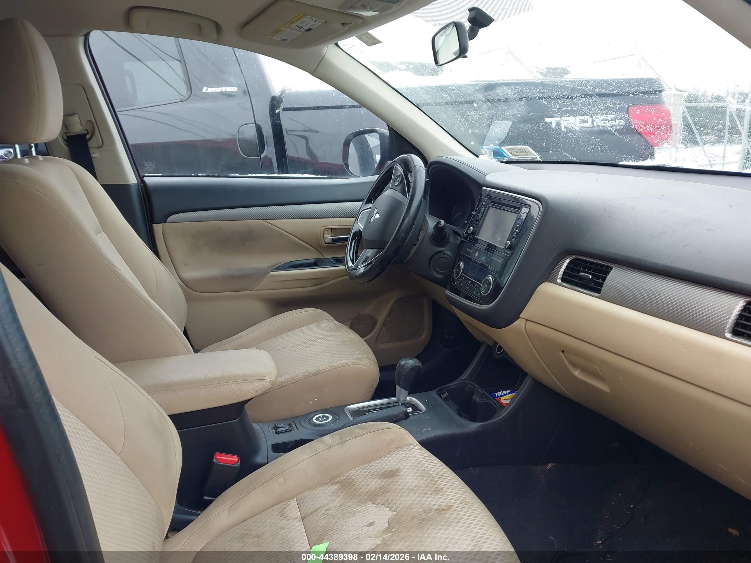 MITSUBISHI OUTLANDER image 5